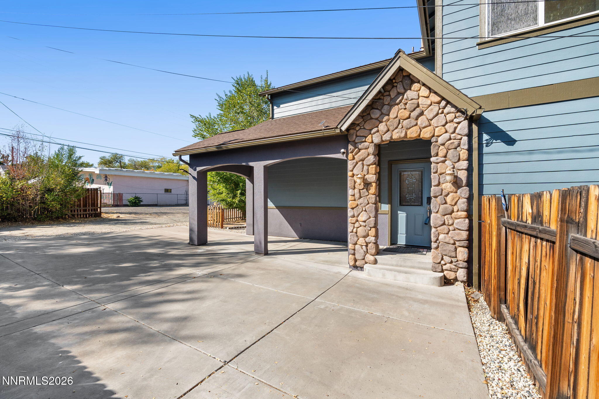 880 Salazar Lane Property Photo 4
