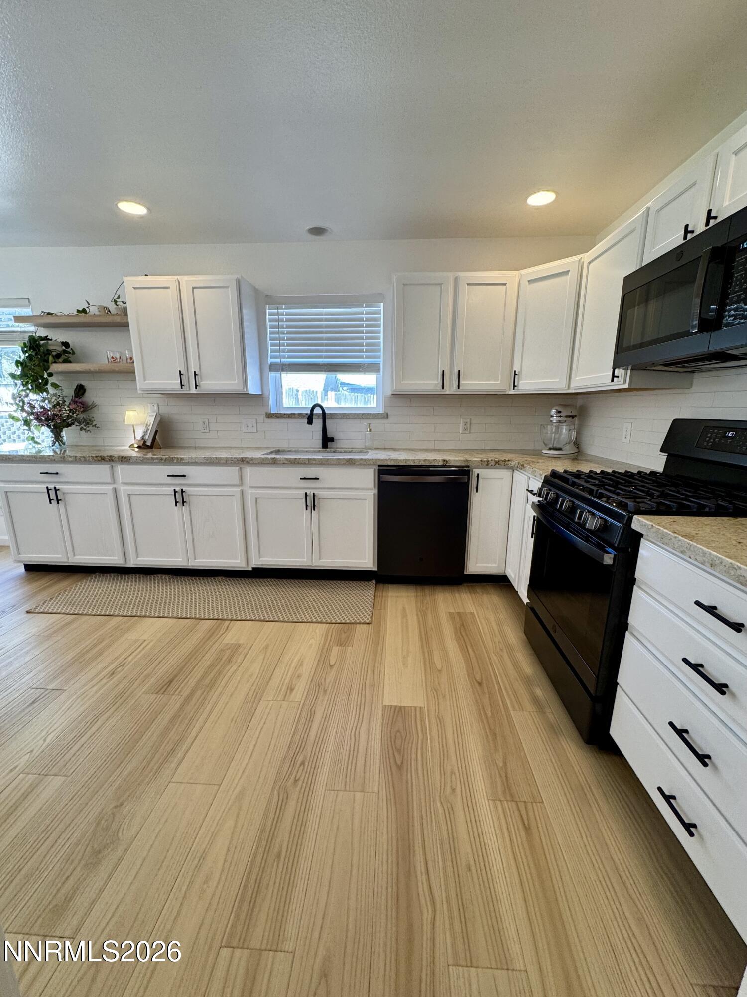 5230 E Offenhauser Drive Property Photo 6