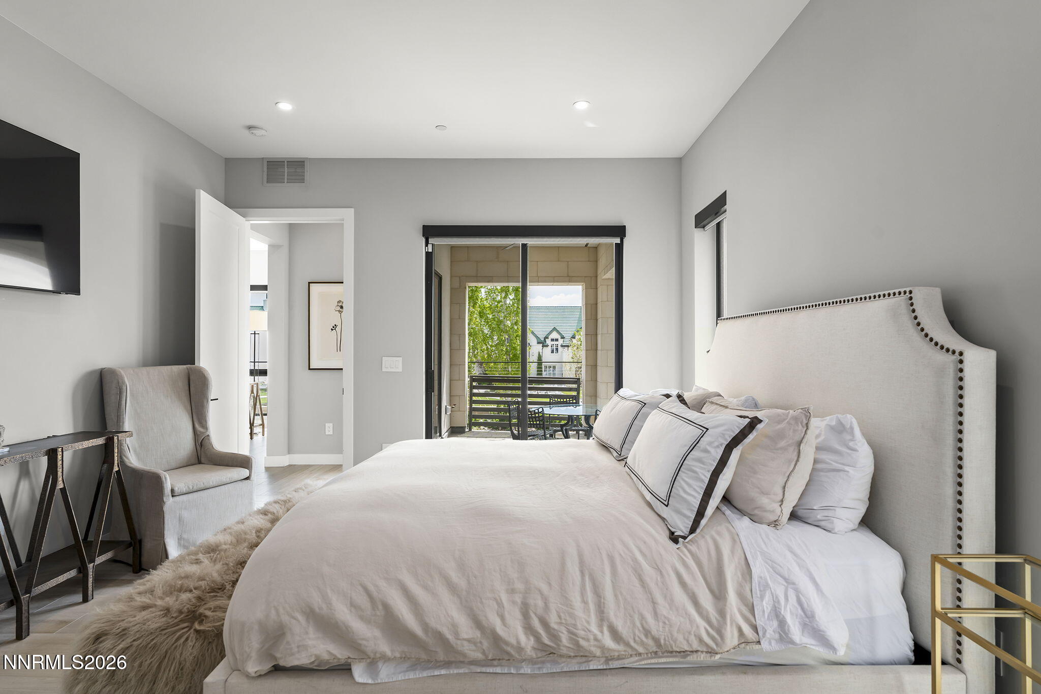 76 Caballada Street Property Photo 28