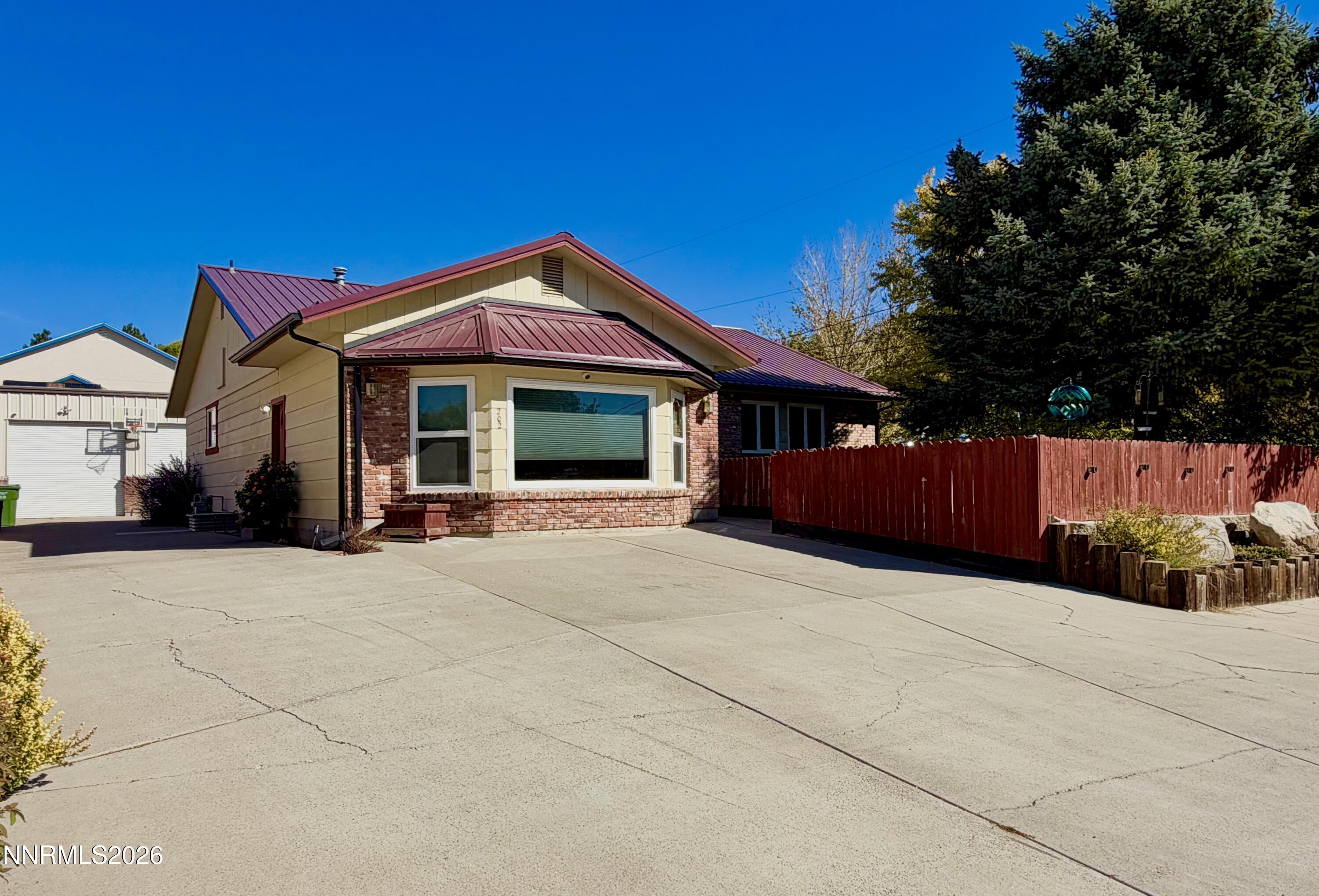 202 Summit Avenue Property Photo 1
