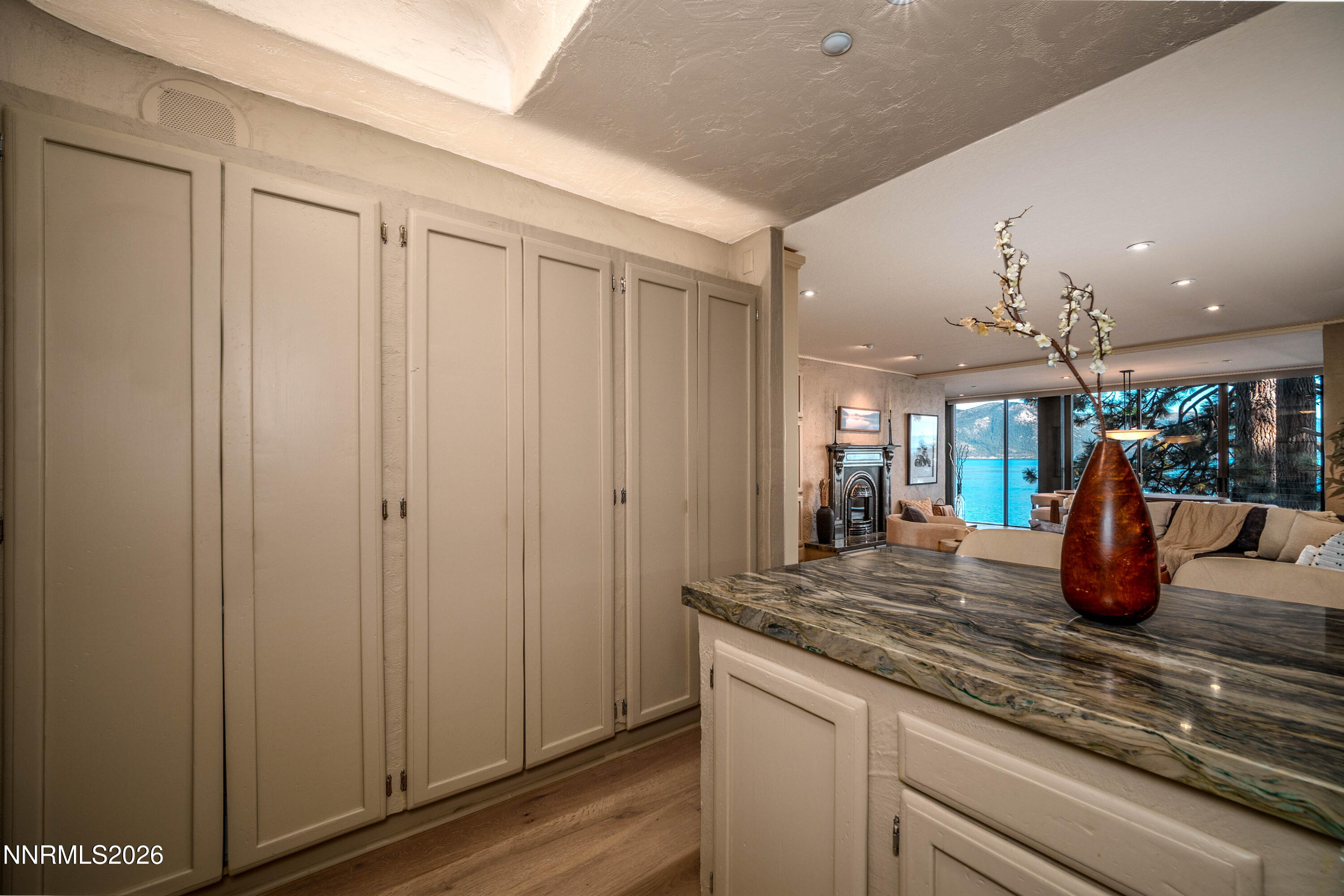 455 Lakeshore Boulevard 2b Property Photo 9