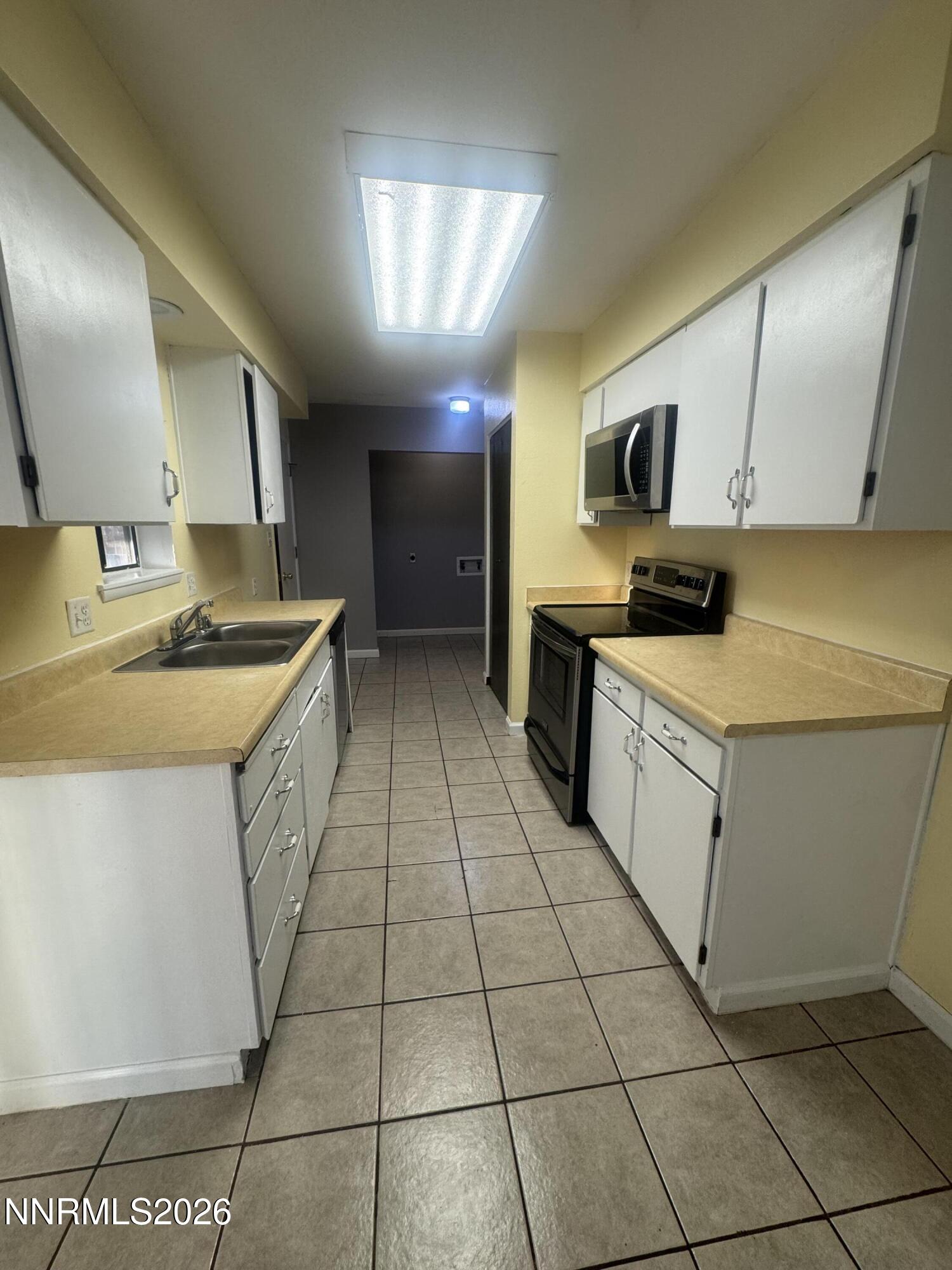 1020 Gary Lane Property Photo 5