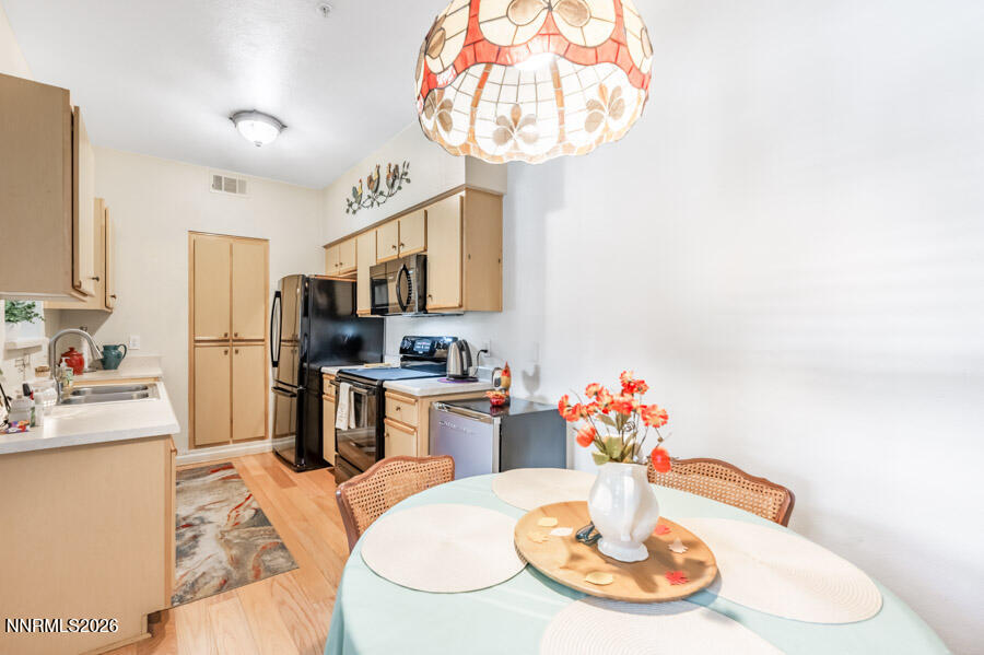 6850 Sharlands Avenue # 1005 Property Photo 15
