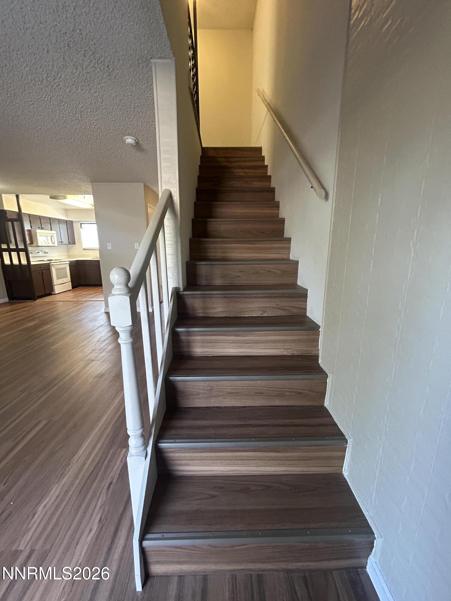 489 Smithridge Park Property Photo 4