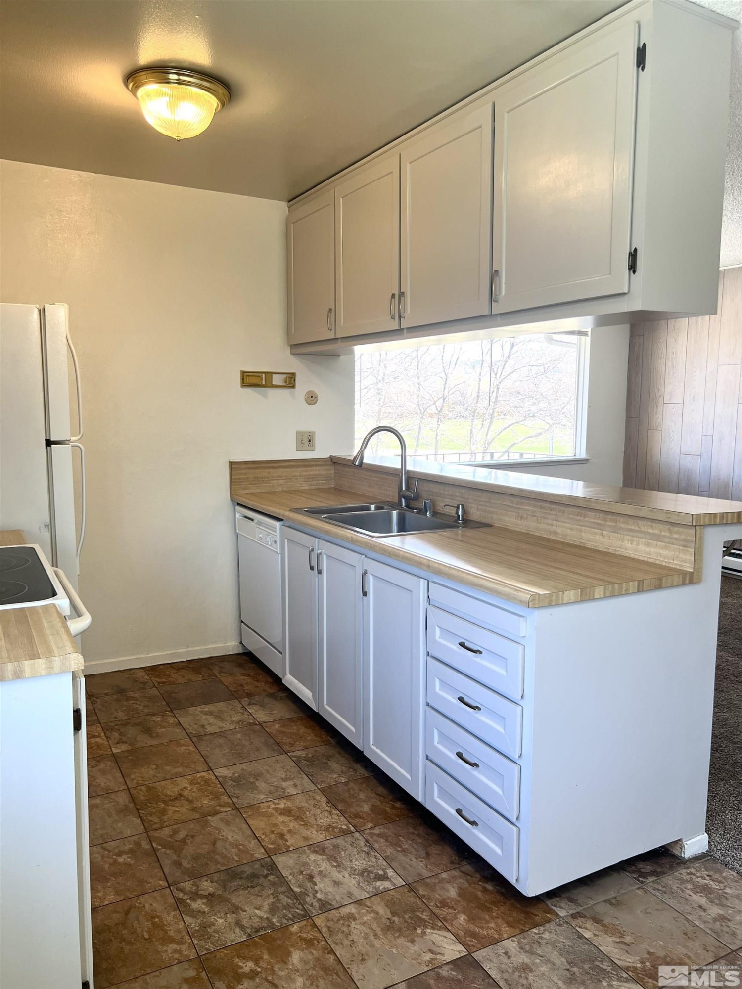 5020 Tahiti Way Property Photo 4