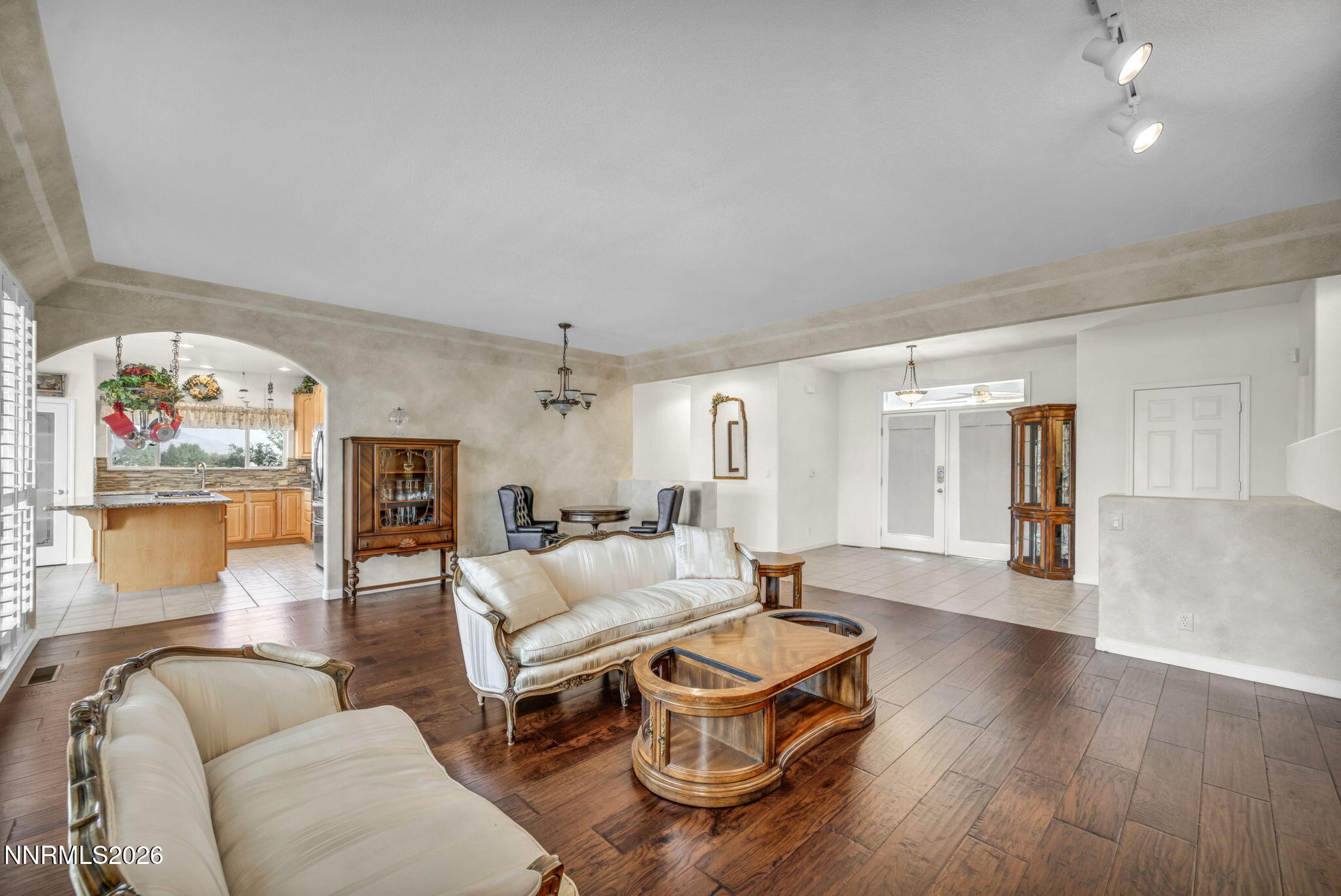 1271 La Sierra Court Property Photo 4