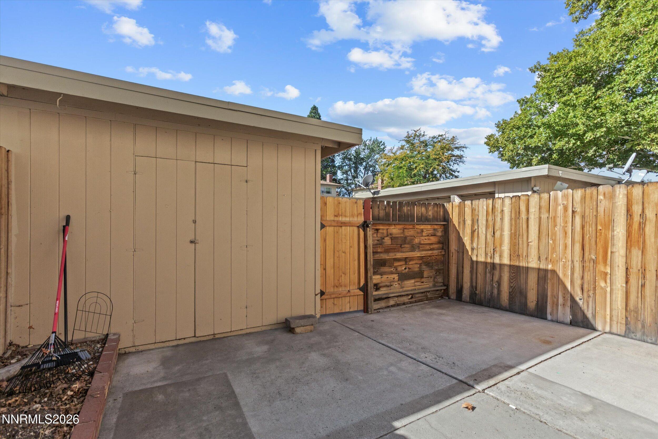 325 Smithridge Park Property Photo 19