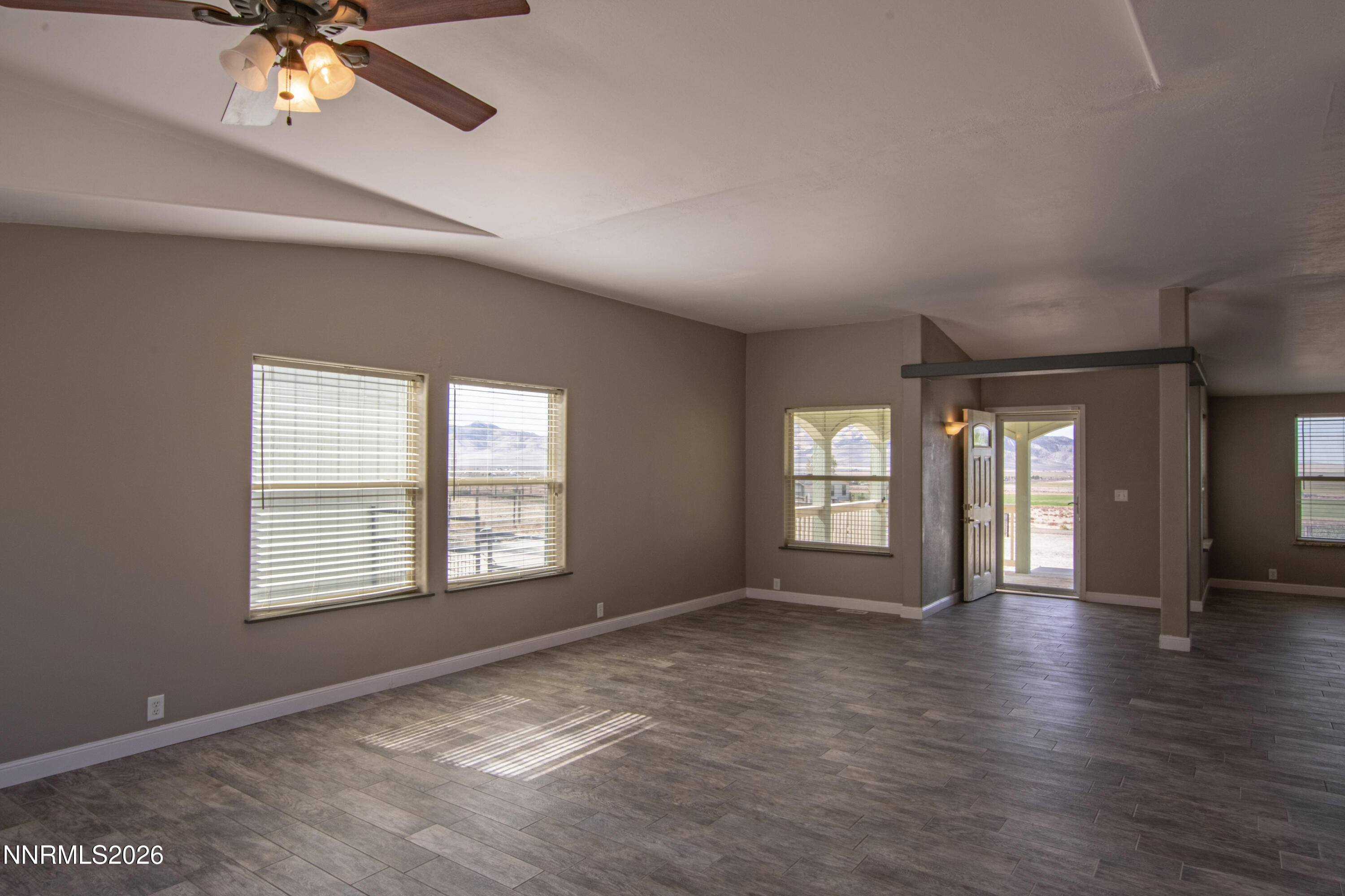 10725 Spur Street Property Photo 4
