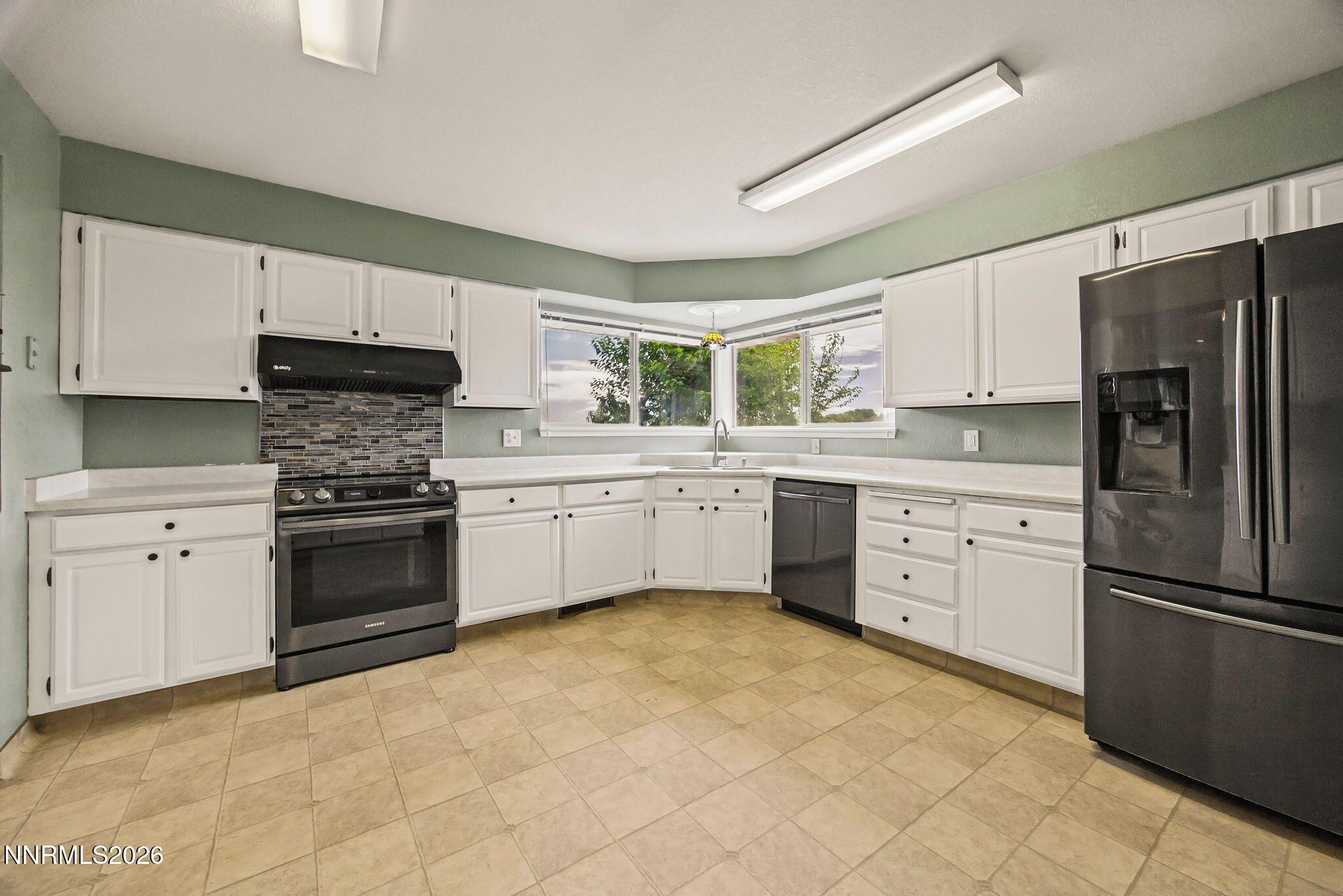 500 Sheckler Cut Off Property Photo 4