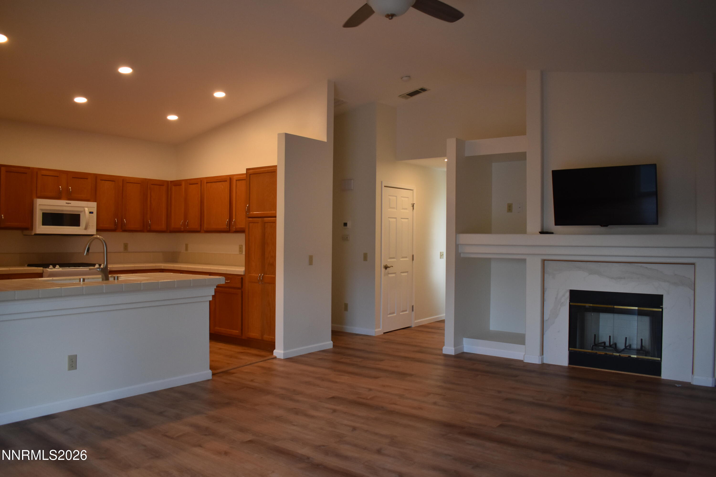 1826 White Pine Way Property Photo 4