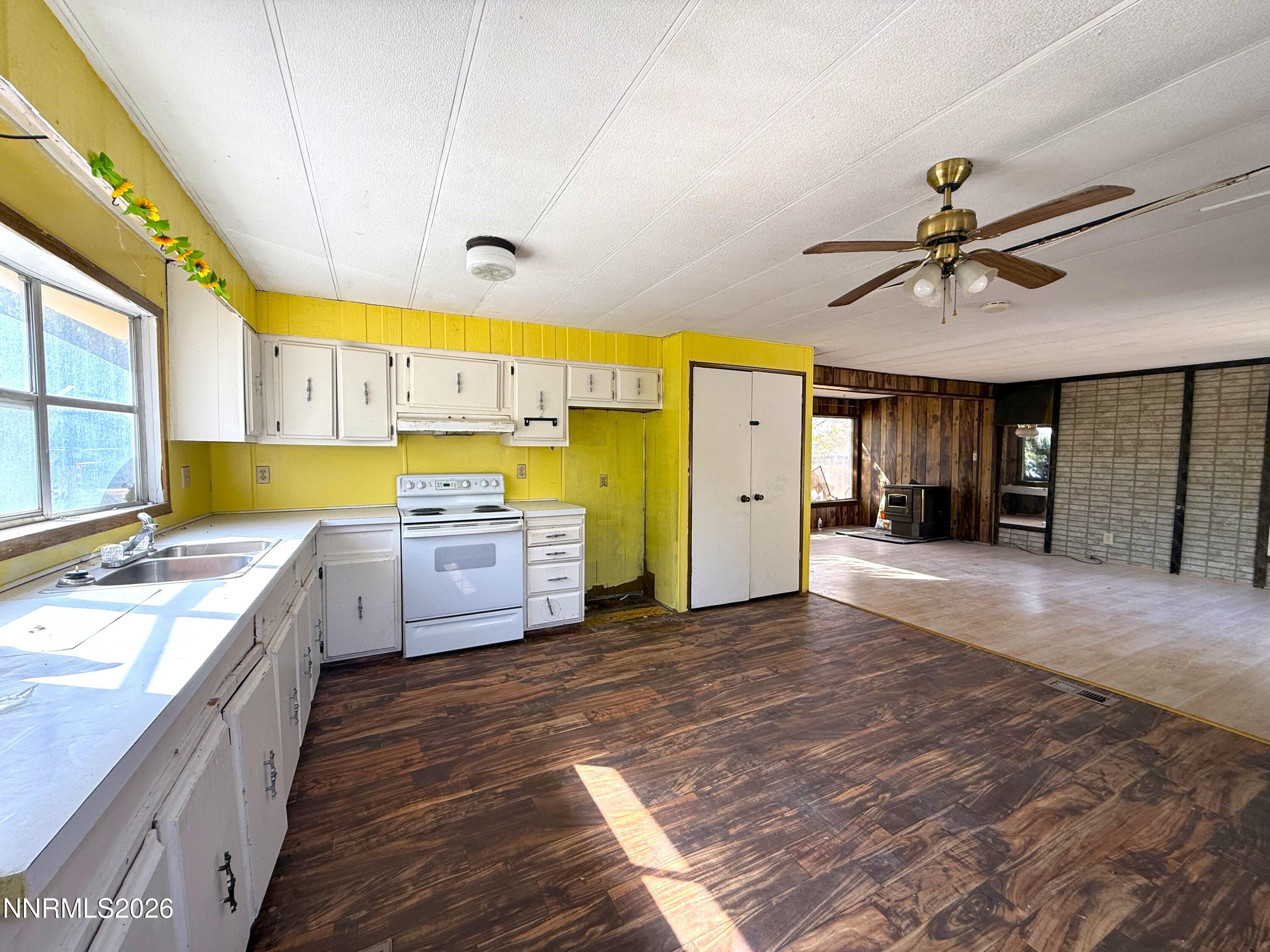 211 Middlegate Drive Property Photo 2