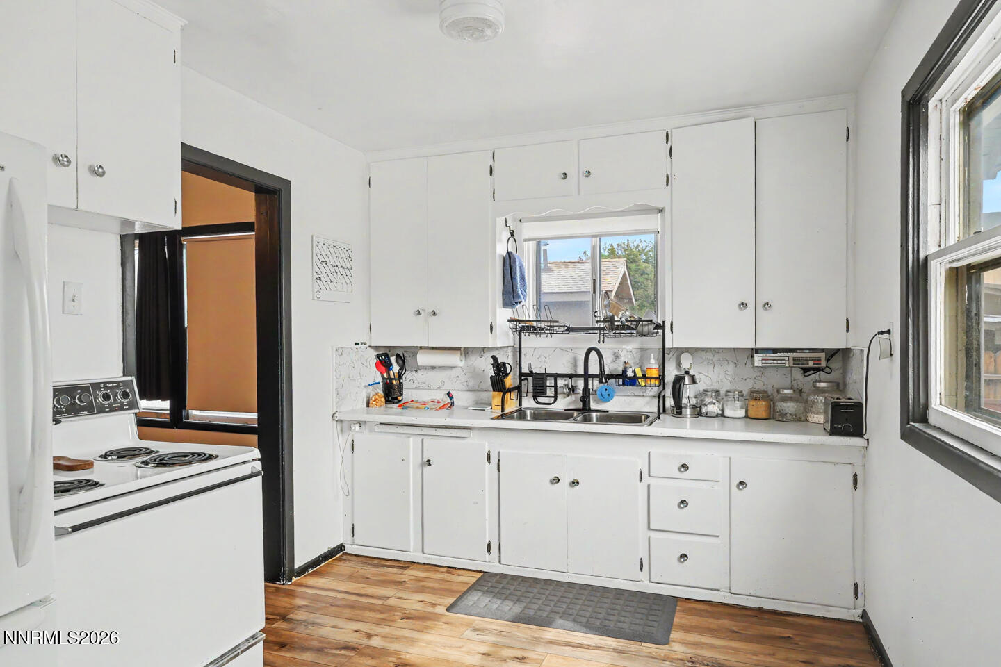 208 E Stillwater Avenue Property Photo 6