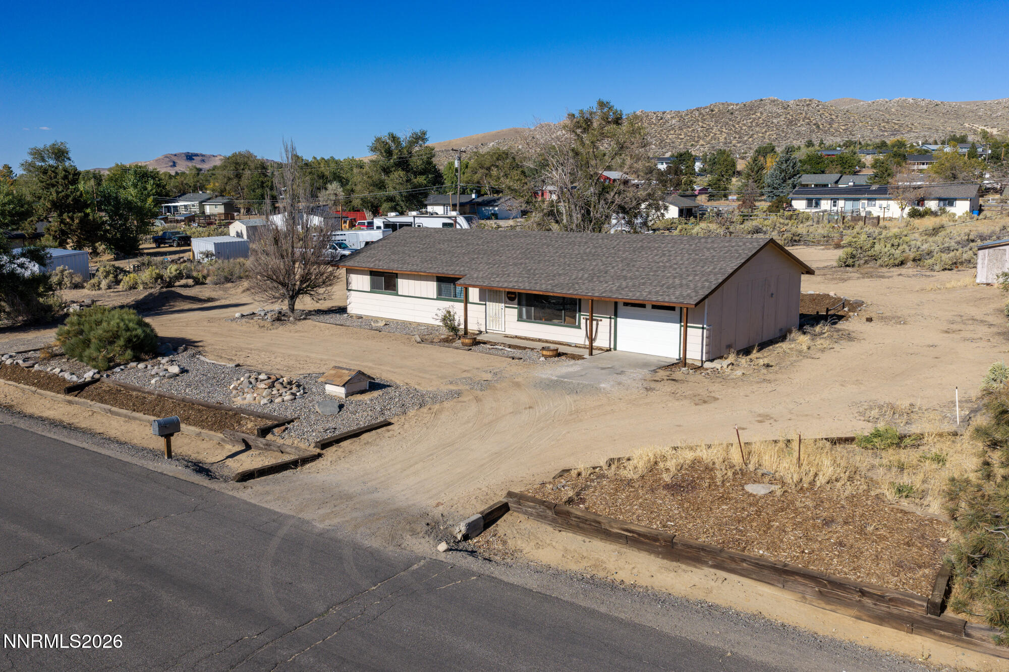 2140 Wildflower Drive Property Photo 4