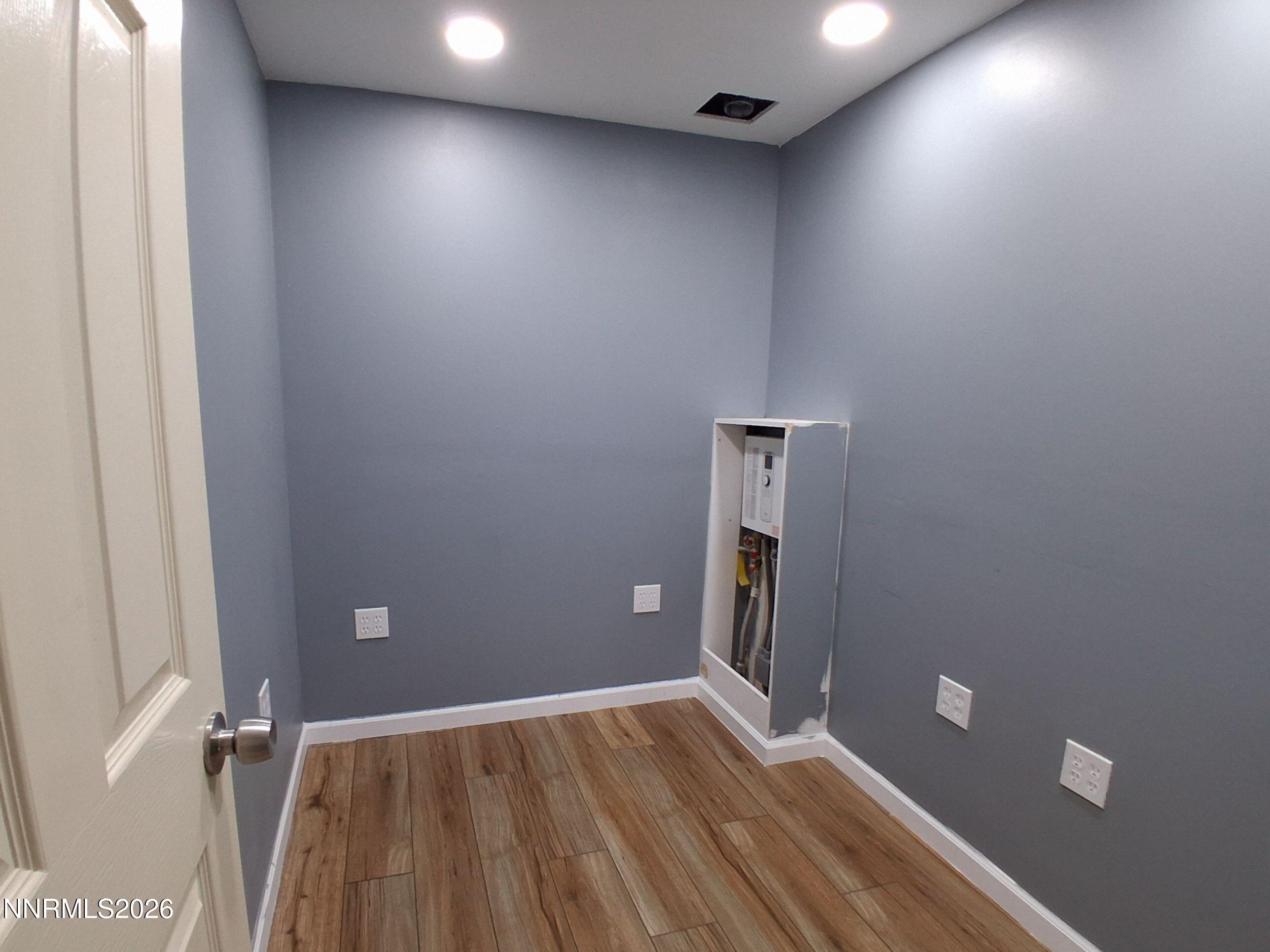 564 Morgan Circle Property Photo 6