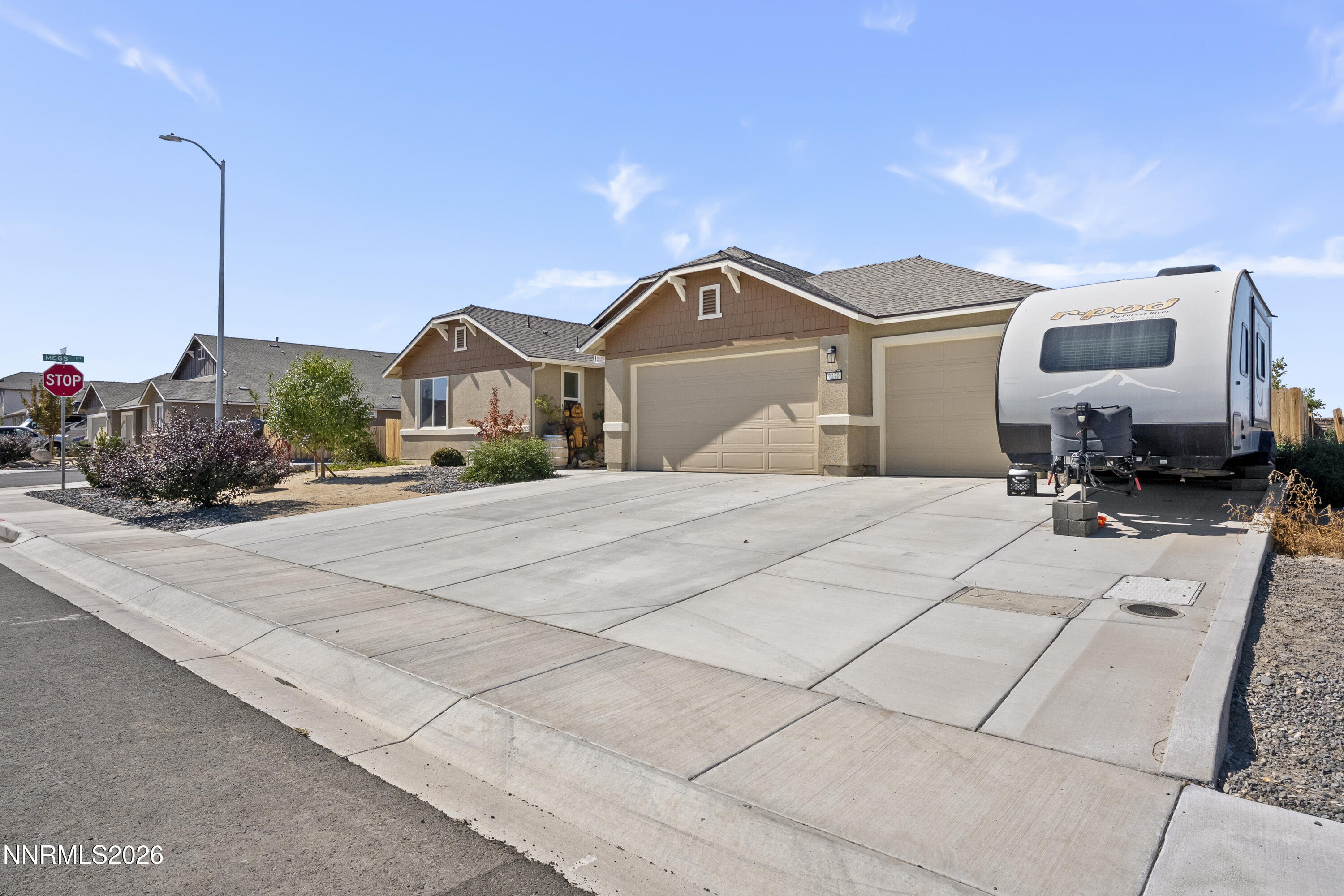 2270 Evelynn Street Property Photo 4