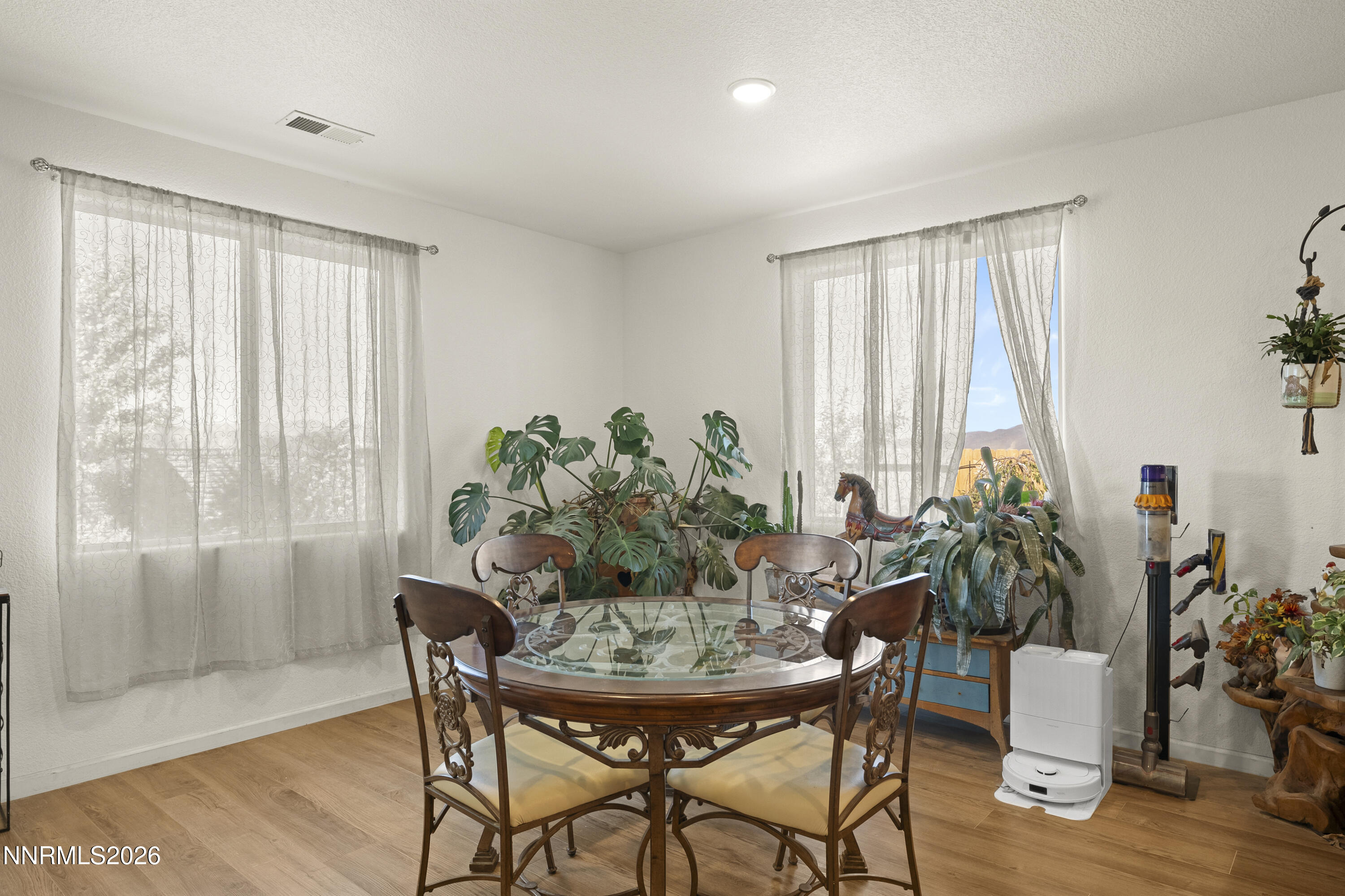 2270 Evelynn Street Property Photo 10
