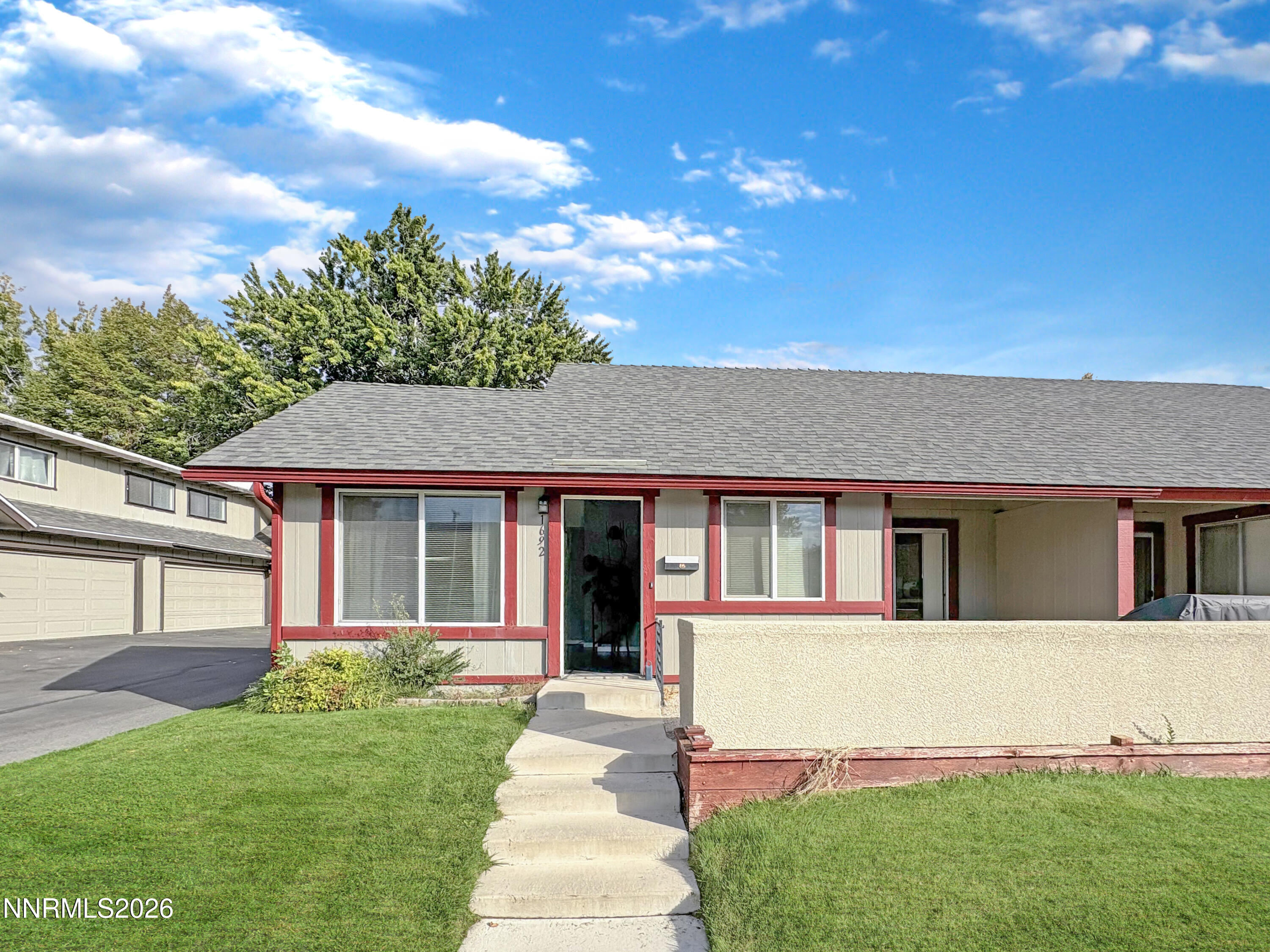 1692 London Circle Property Photo 1