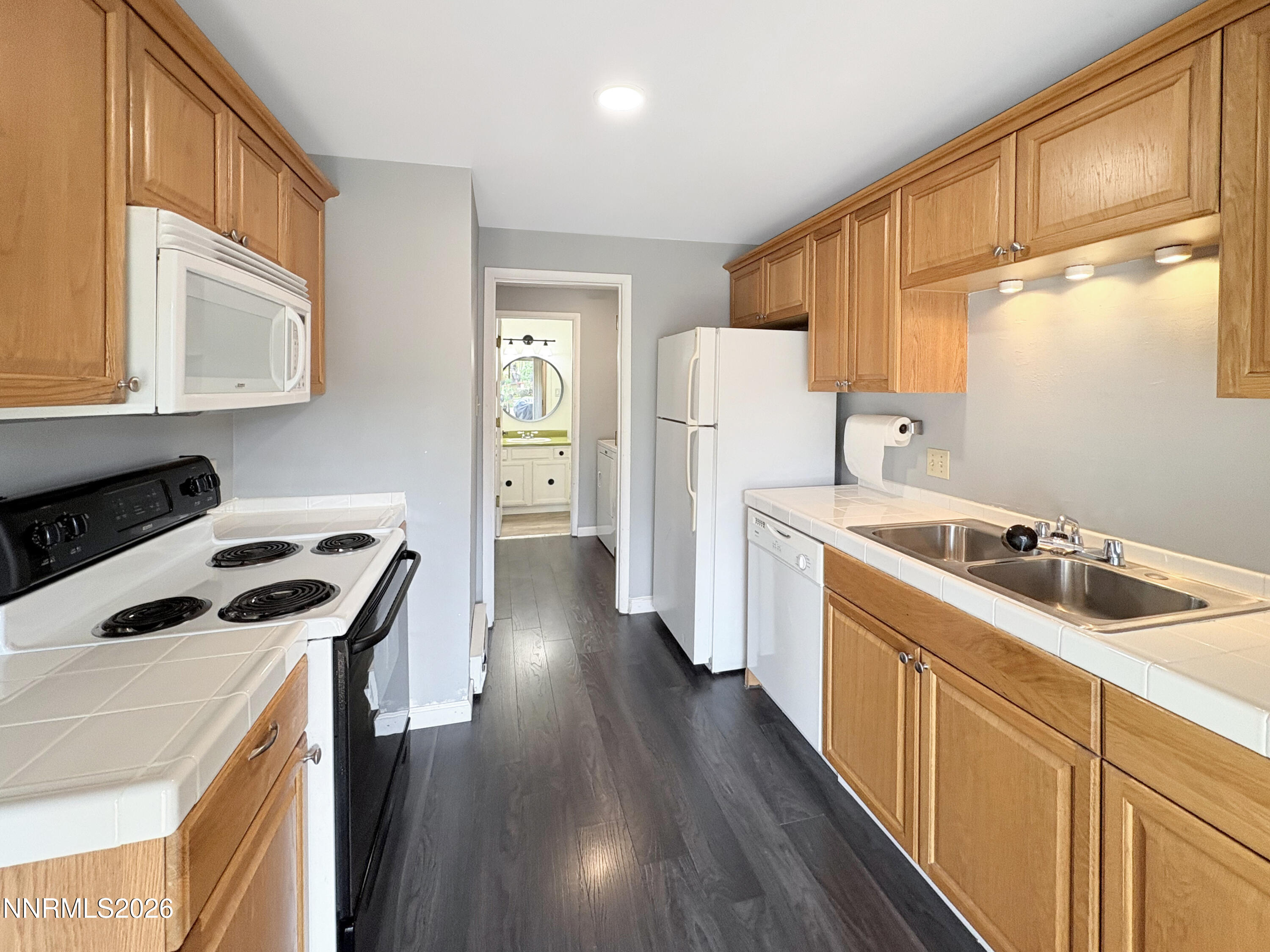 1692 London Circle Property Photo 3