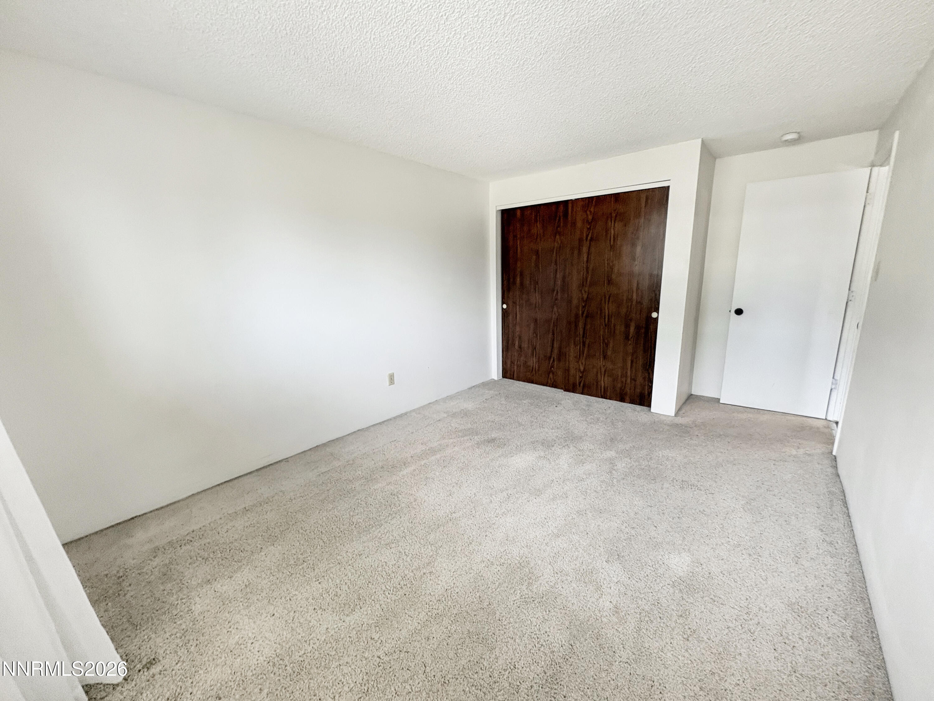 1692 London Circle Property Photo 4