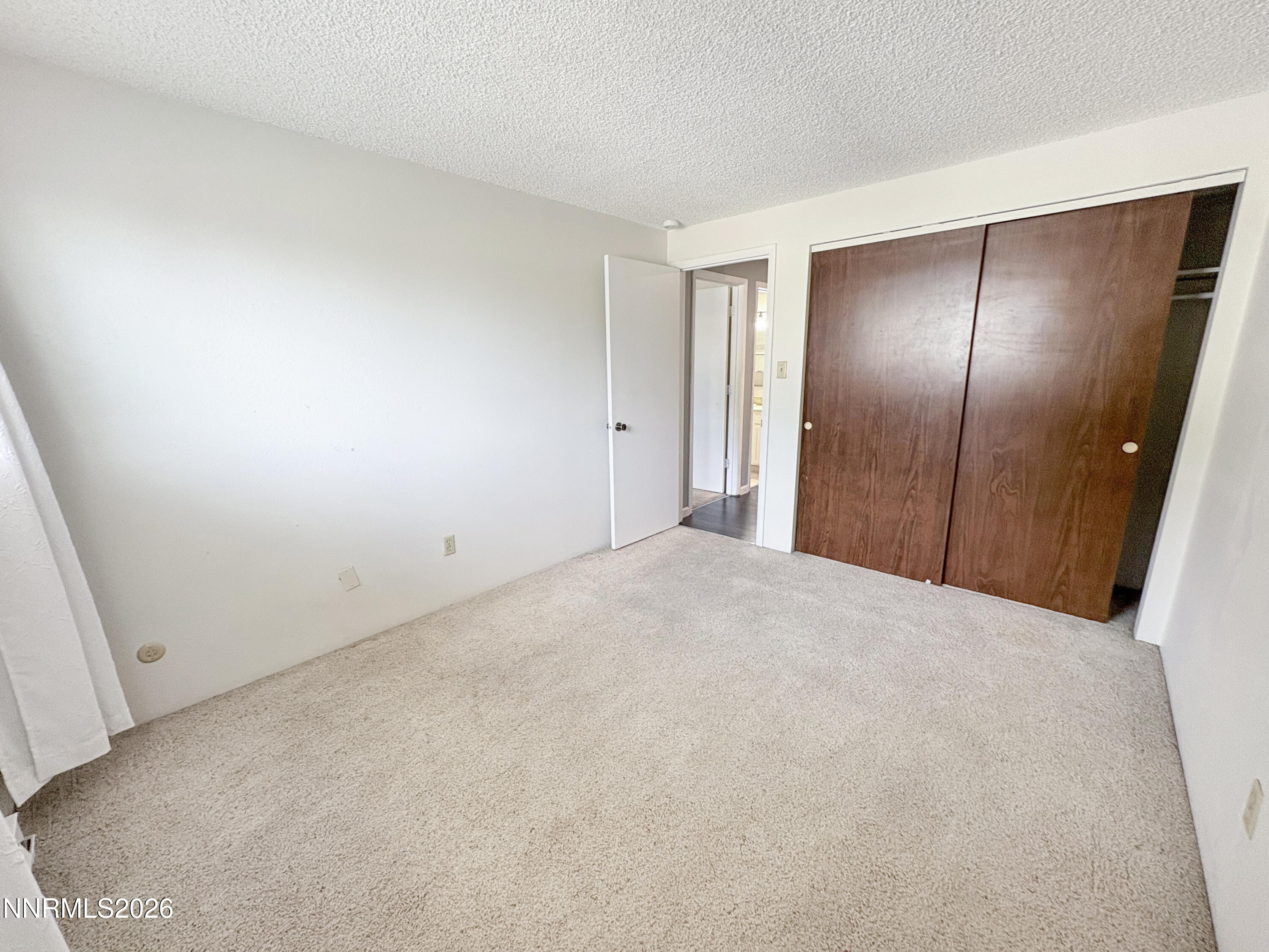 1692 London Circle Property Photo 5
