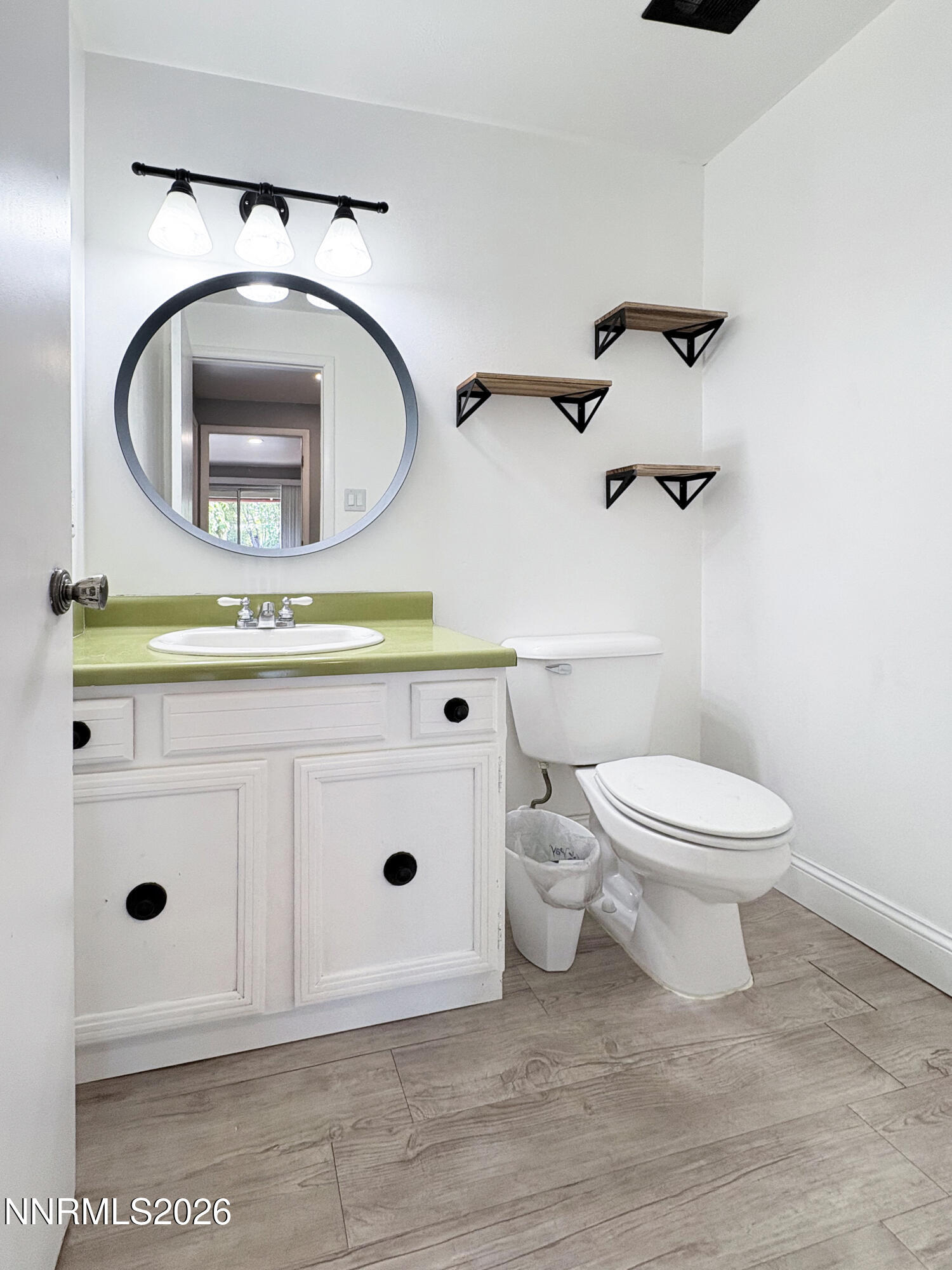1692 London Circle Property Photo 8