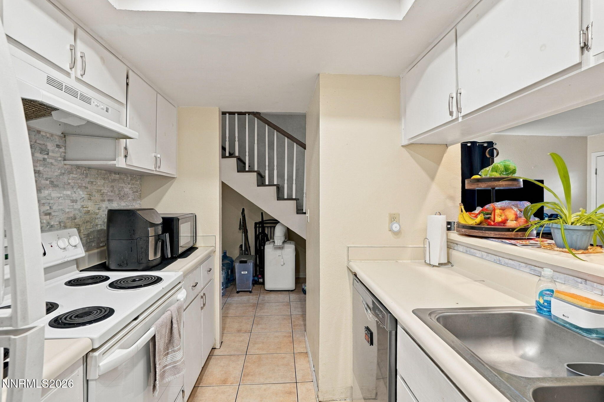 1564 Steven Court Property Photo 6