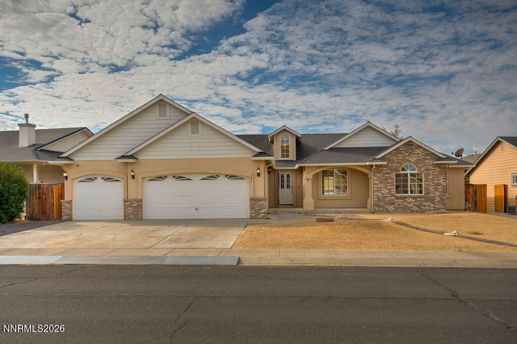 741 Divot Drive Property Photo 1