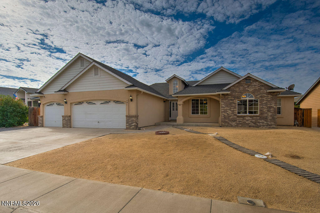 741 Divot Drive Property Photo 2