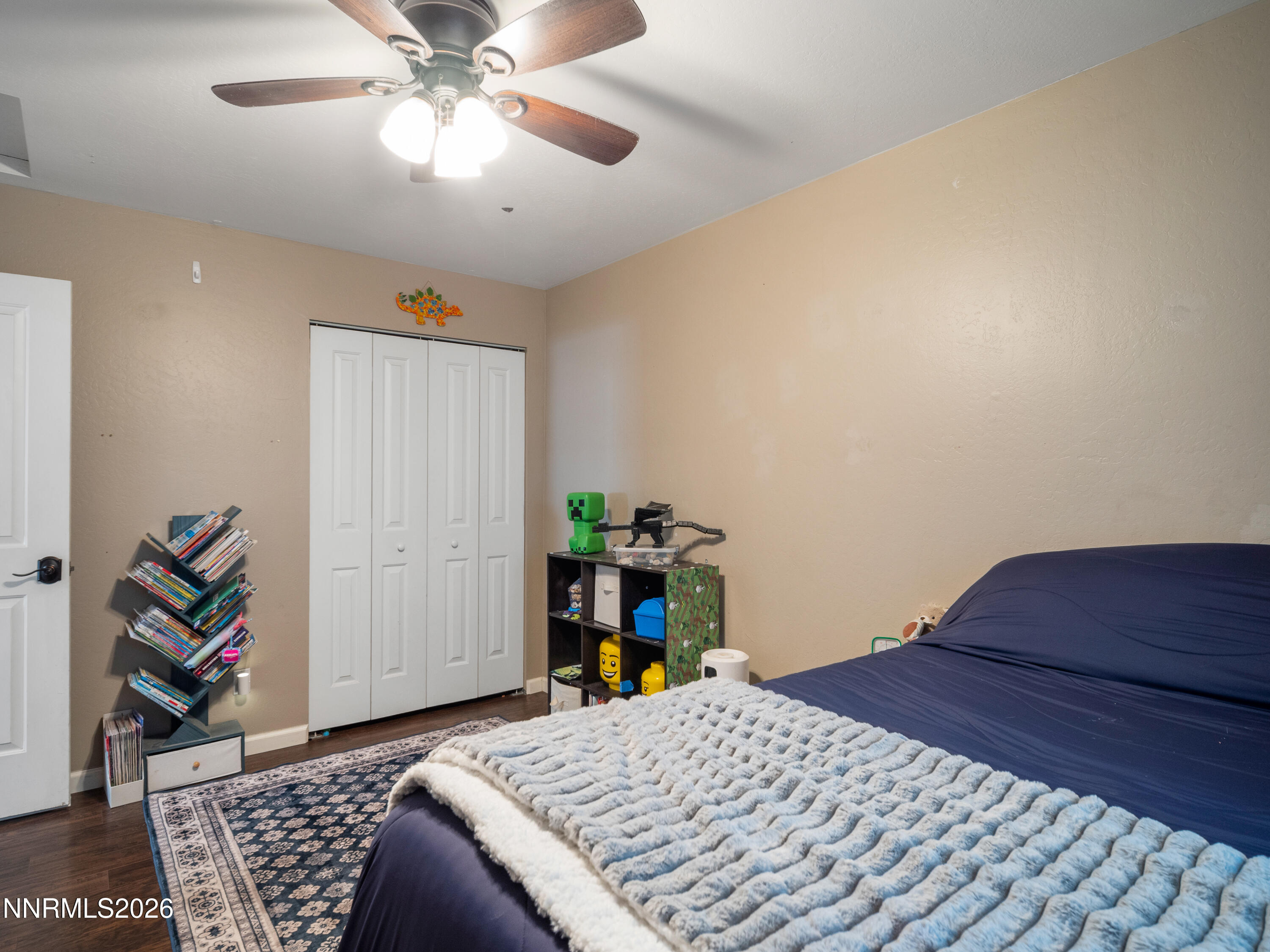 747 E Peak Lane Property Photo 24