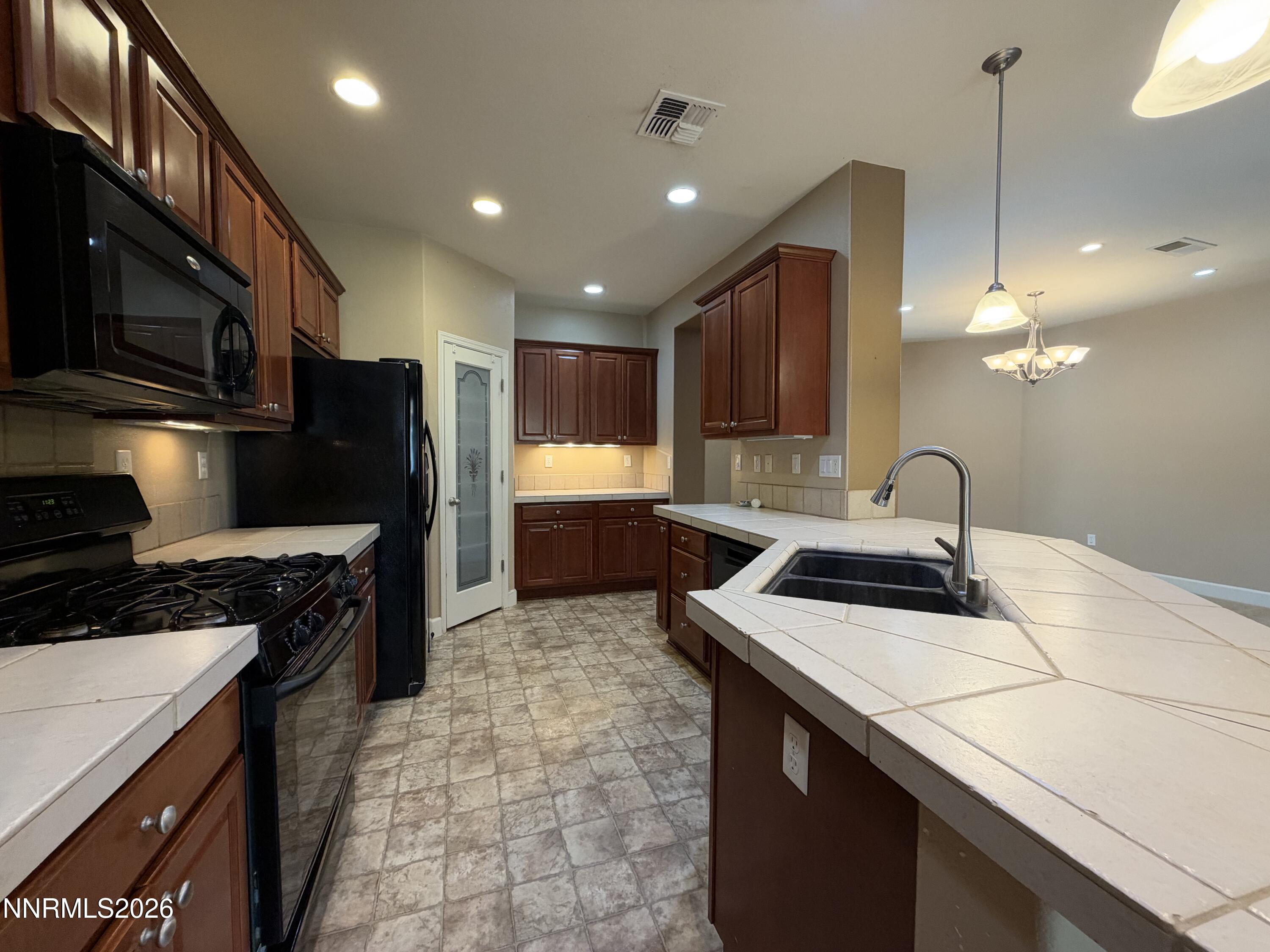 1390 Slate Way Property Photo 9