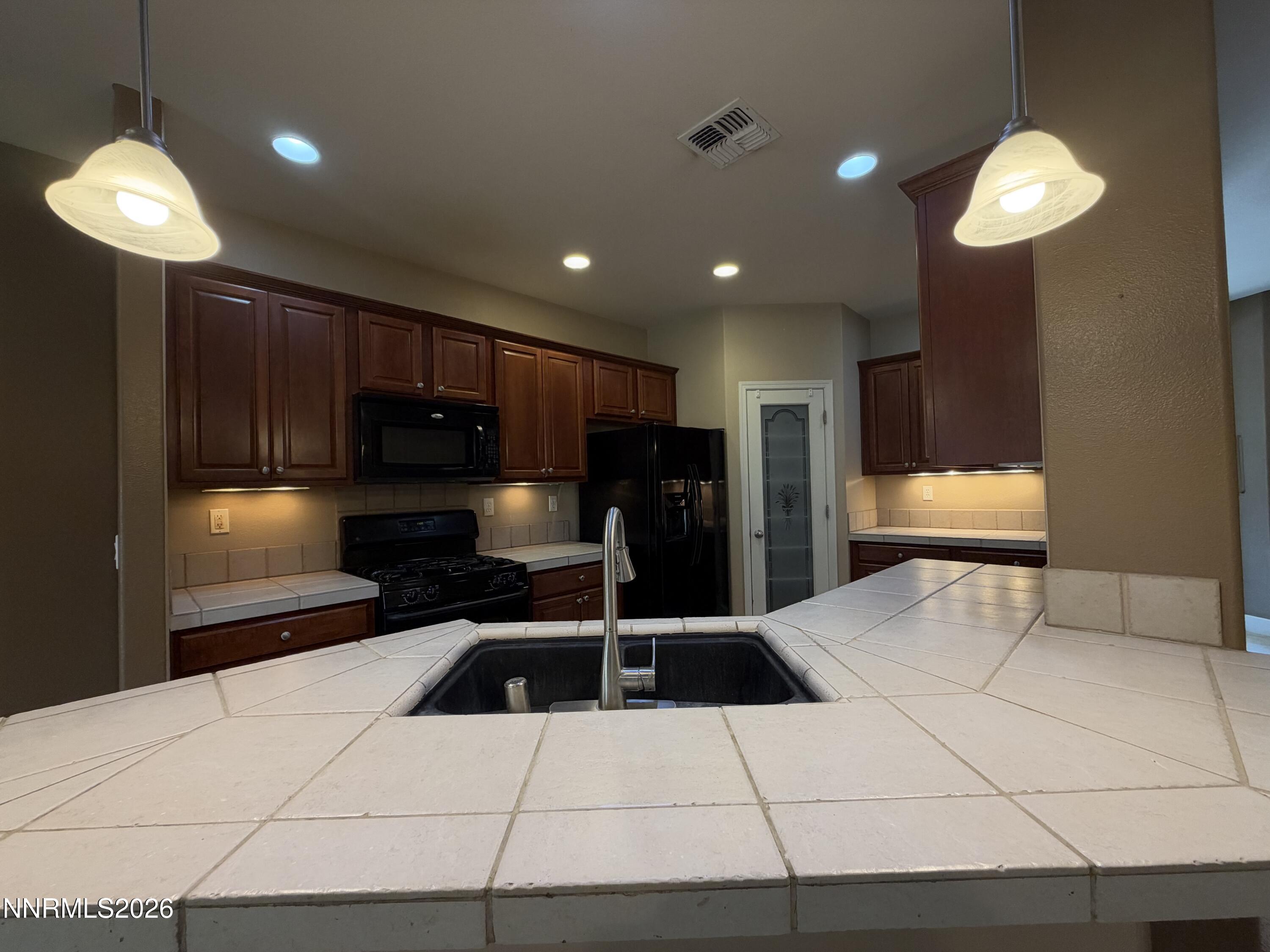 1390 Slate Way Property Photo 10