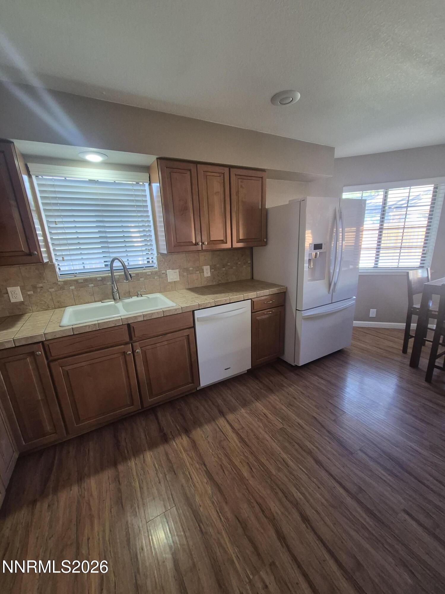 551 Meadow Glen Drive Property Photo 4