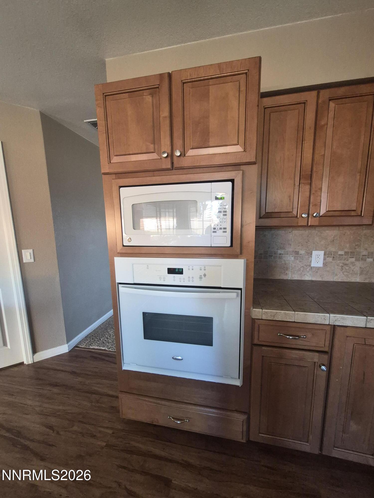 551 Meadow Glen Drive Property Photo 6