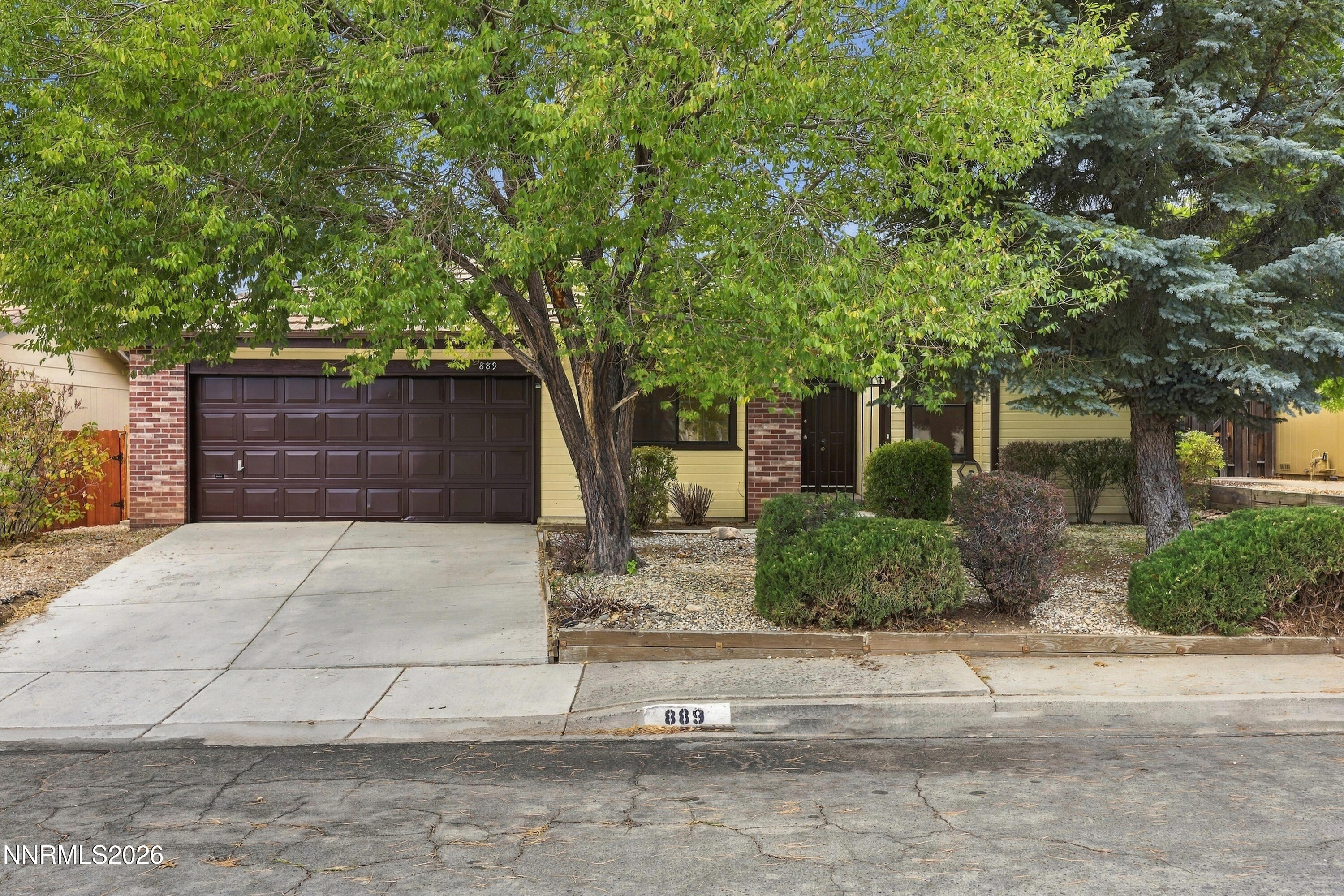 889 W Bonanza Drive Property Photo 1