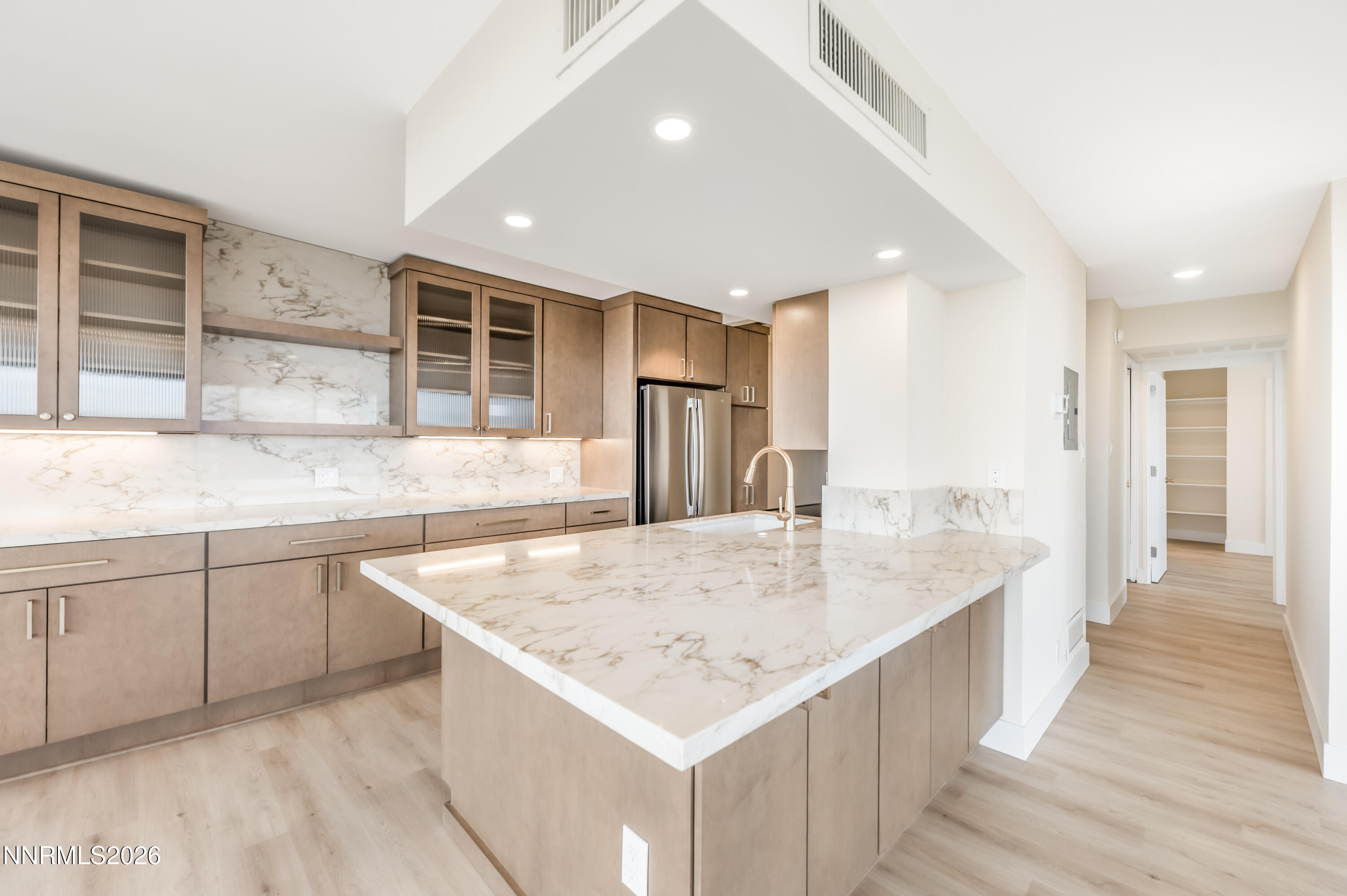 100 N Arlington Avenue UNIT 20E Property Photo 1