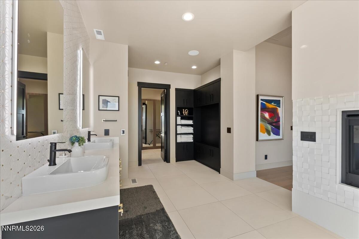 8460 Chalk Ridge Court Property Photo 22
