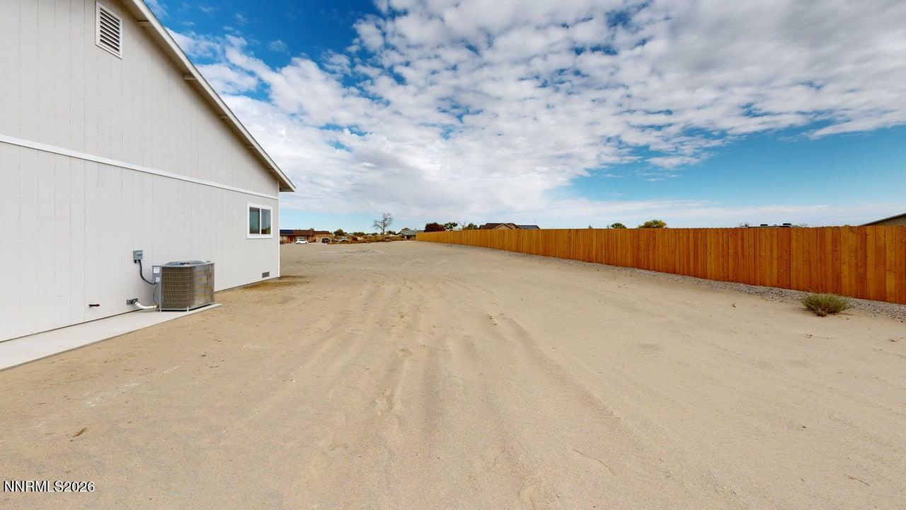 6286 Westwind Way Property Photo 3