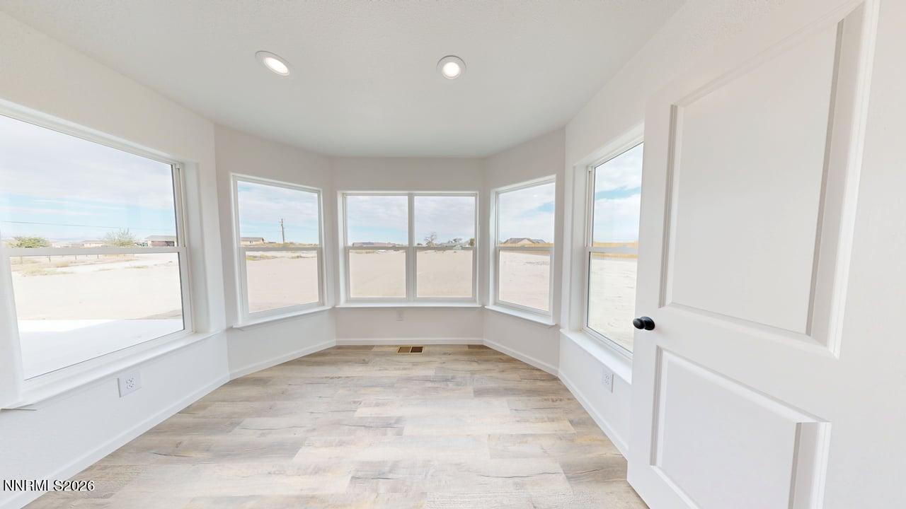 6286 Westwind Way Property Photo 8