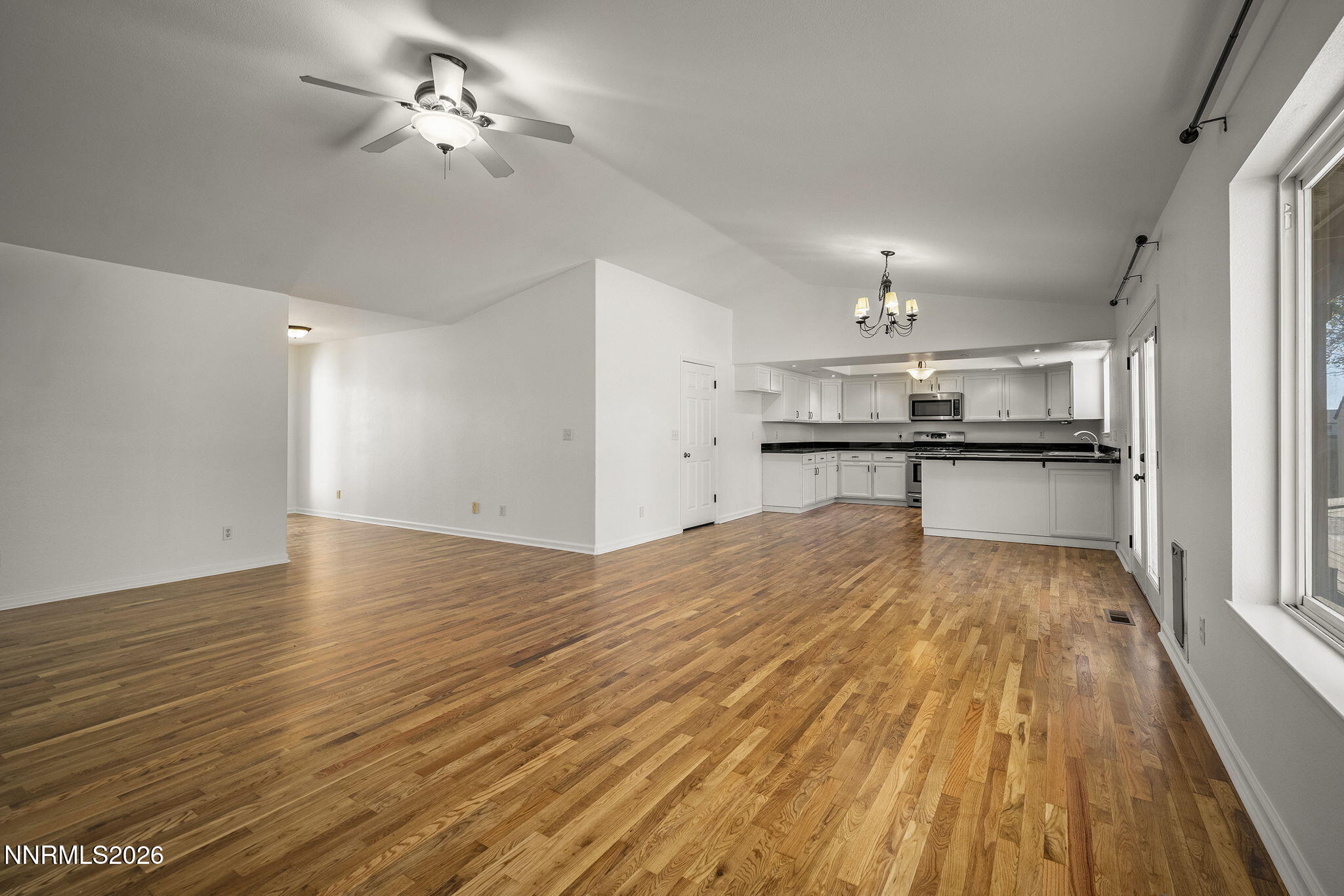 1075 Penelope Drive Property Photo 6