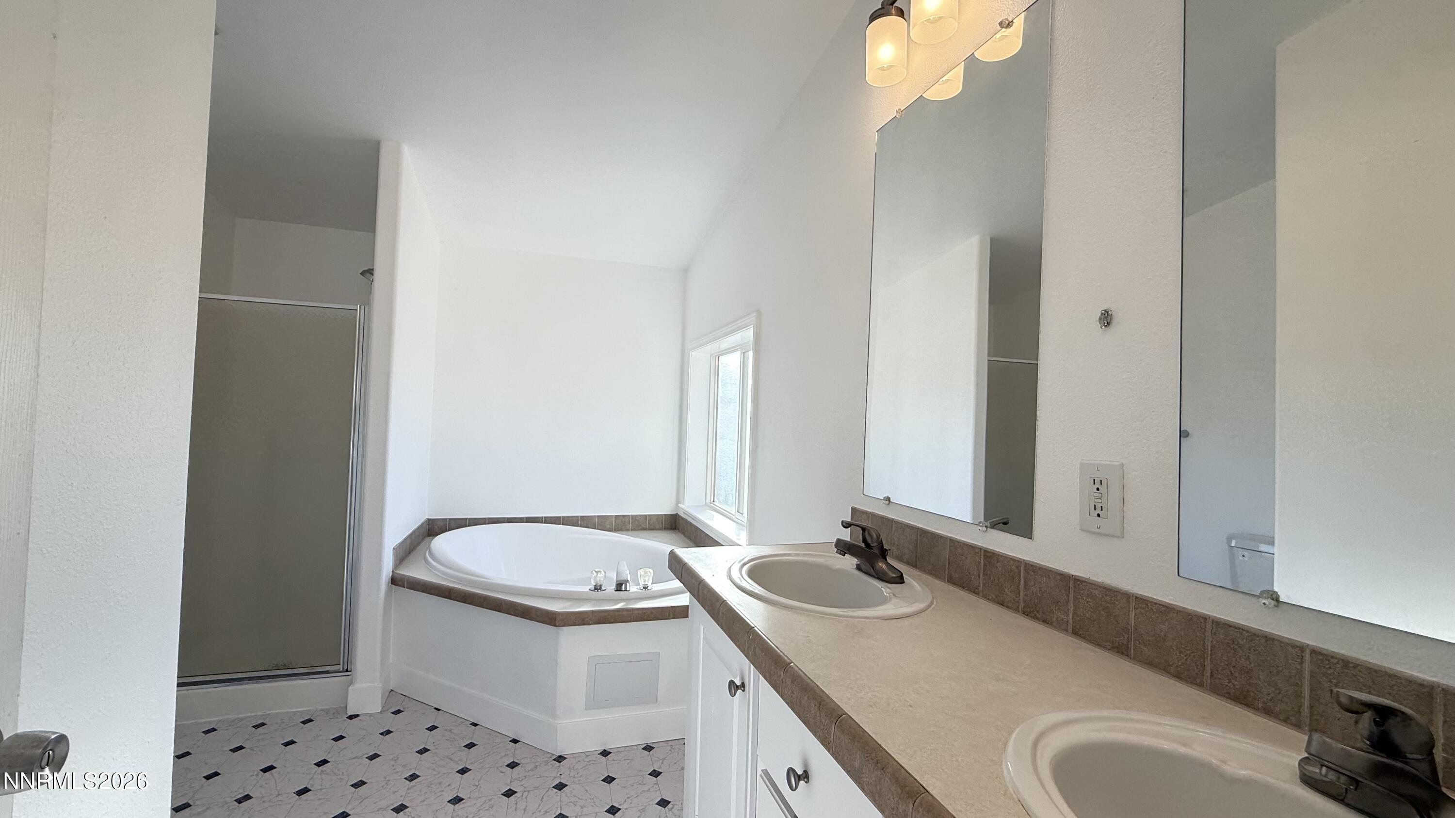 17870 W Aspen Circle Property Photo 10