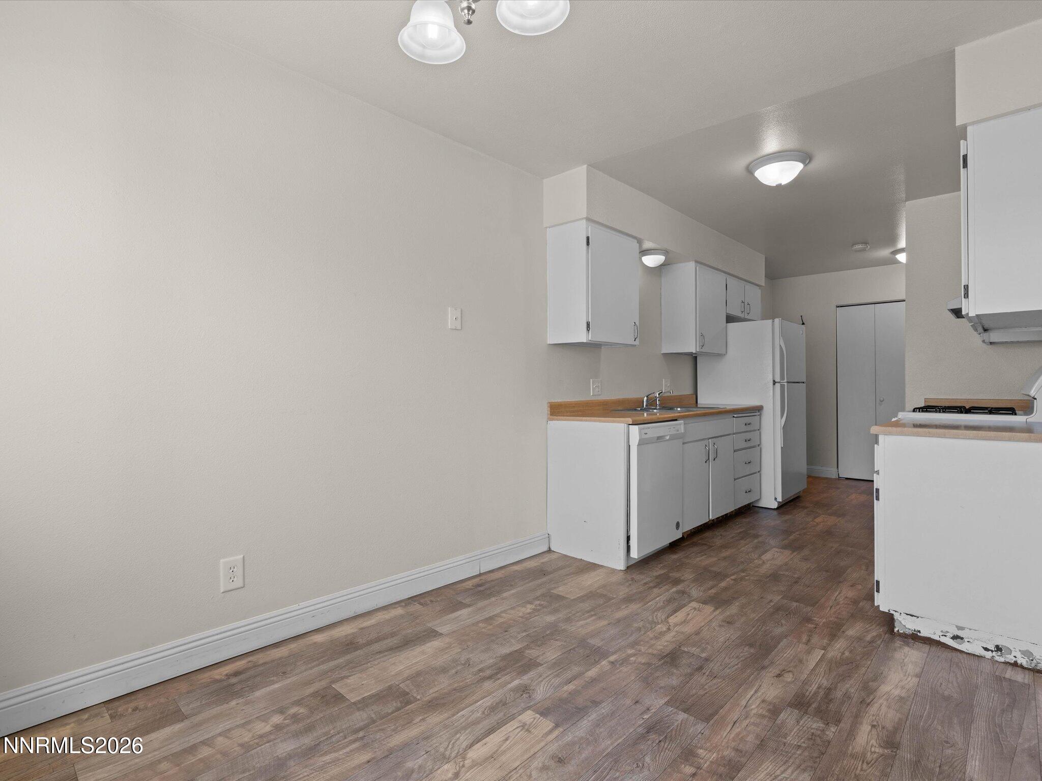 654 Douglas Street Property Photo 7