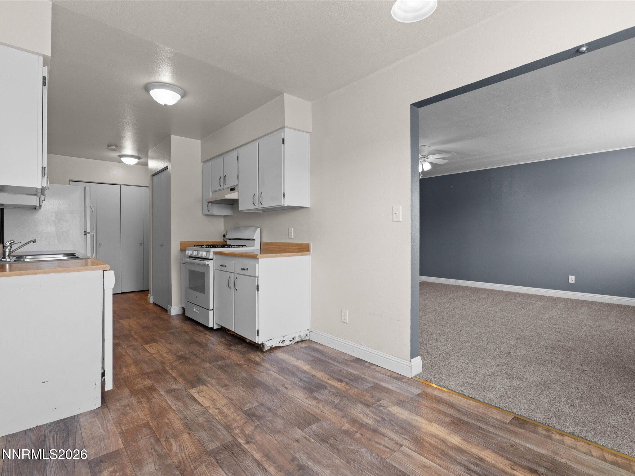 654 Douglas Street Property Photo 8