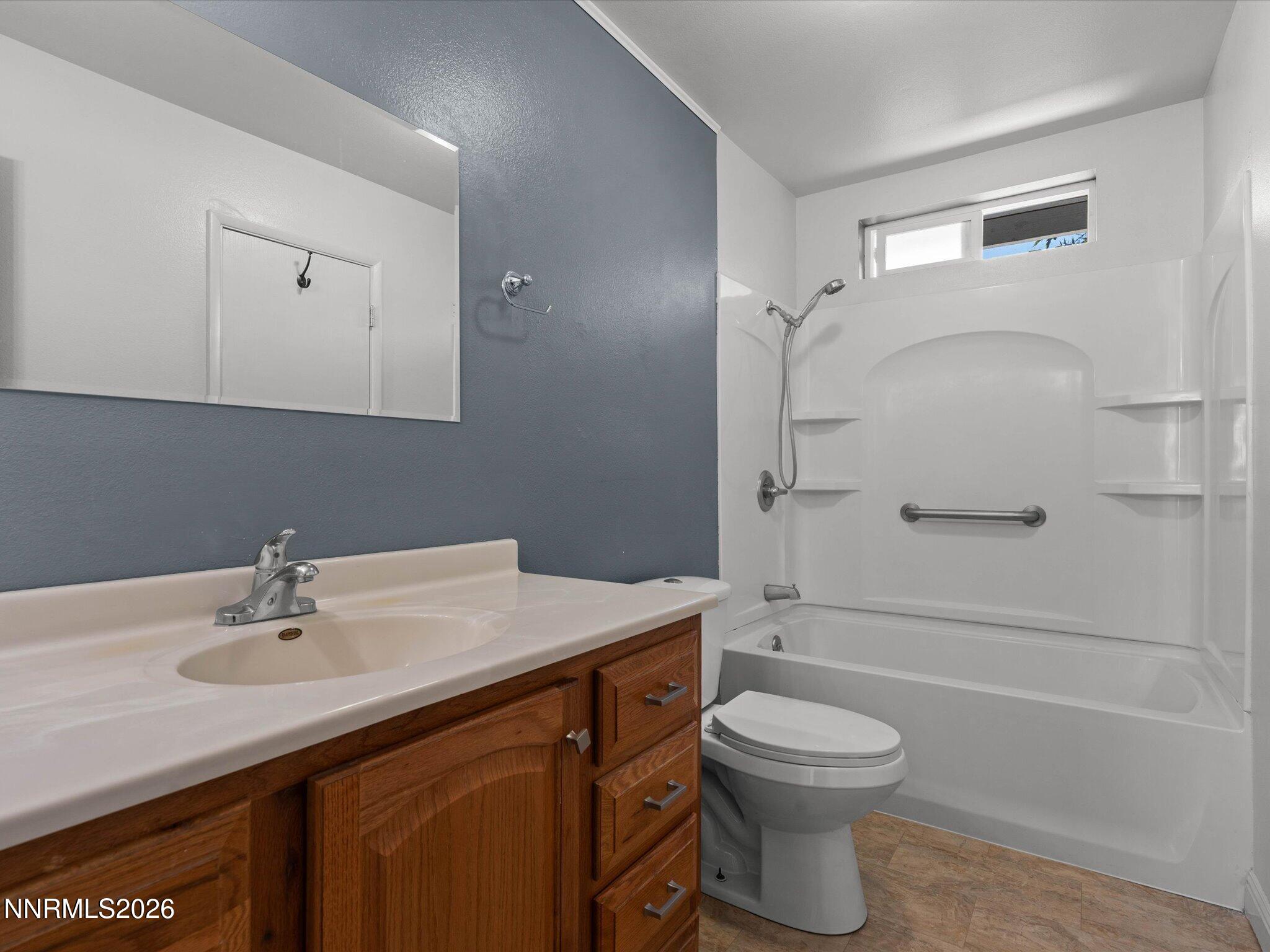 654 Douglas Street Property Photo 15
