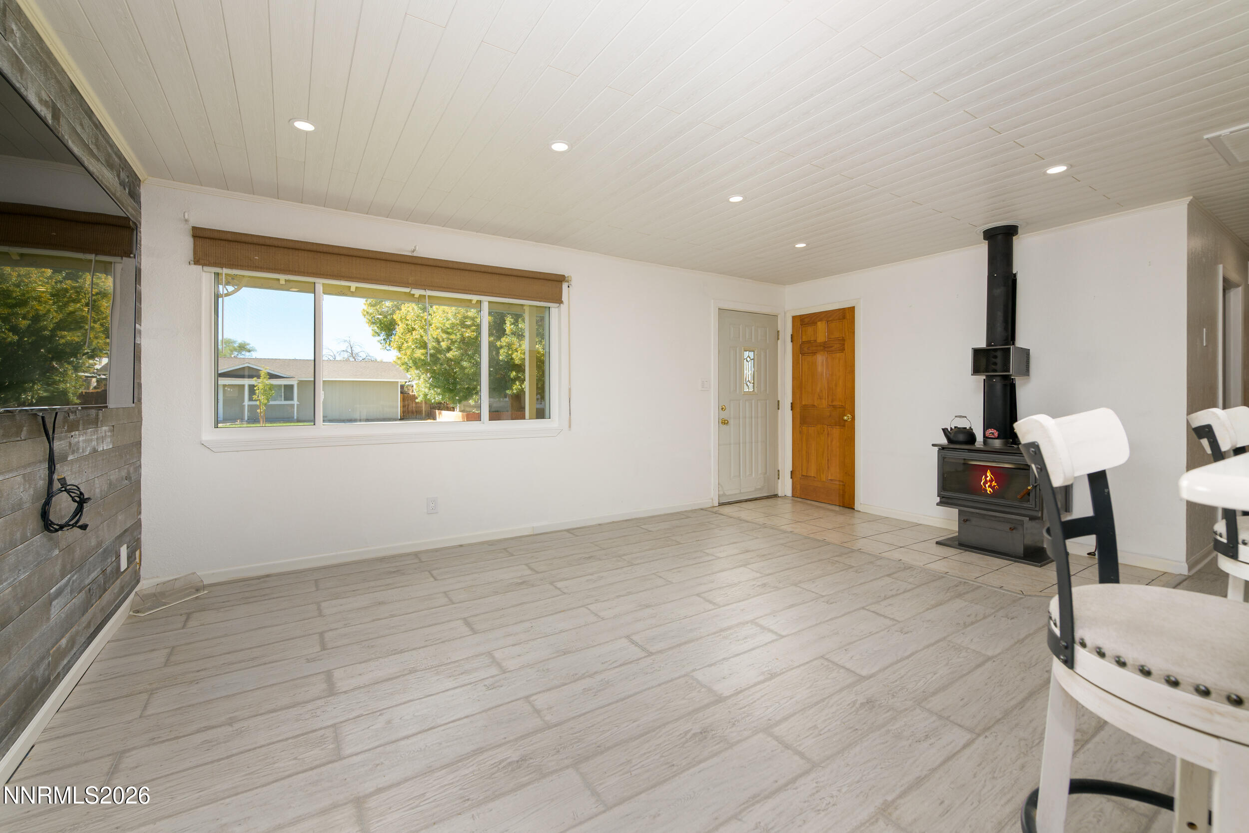 890 Sunset Drive Property Photo 7