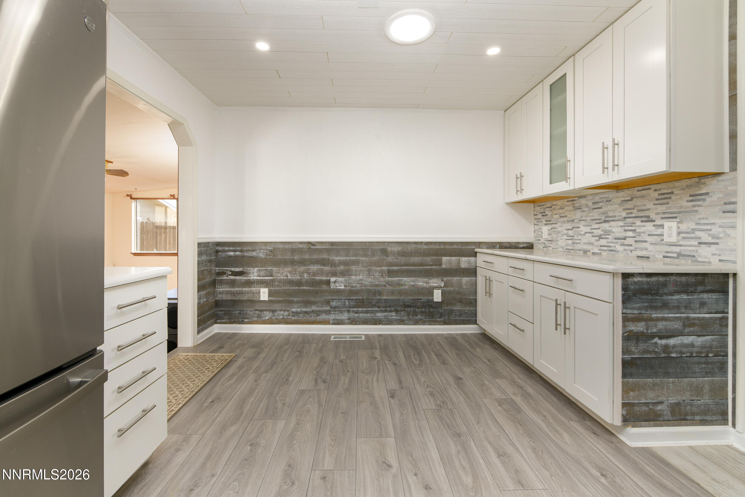 890 Sunset Drive Property Photo 16