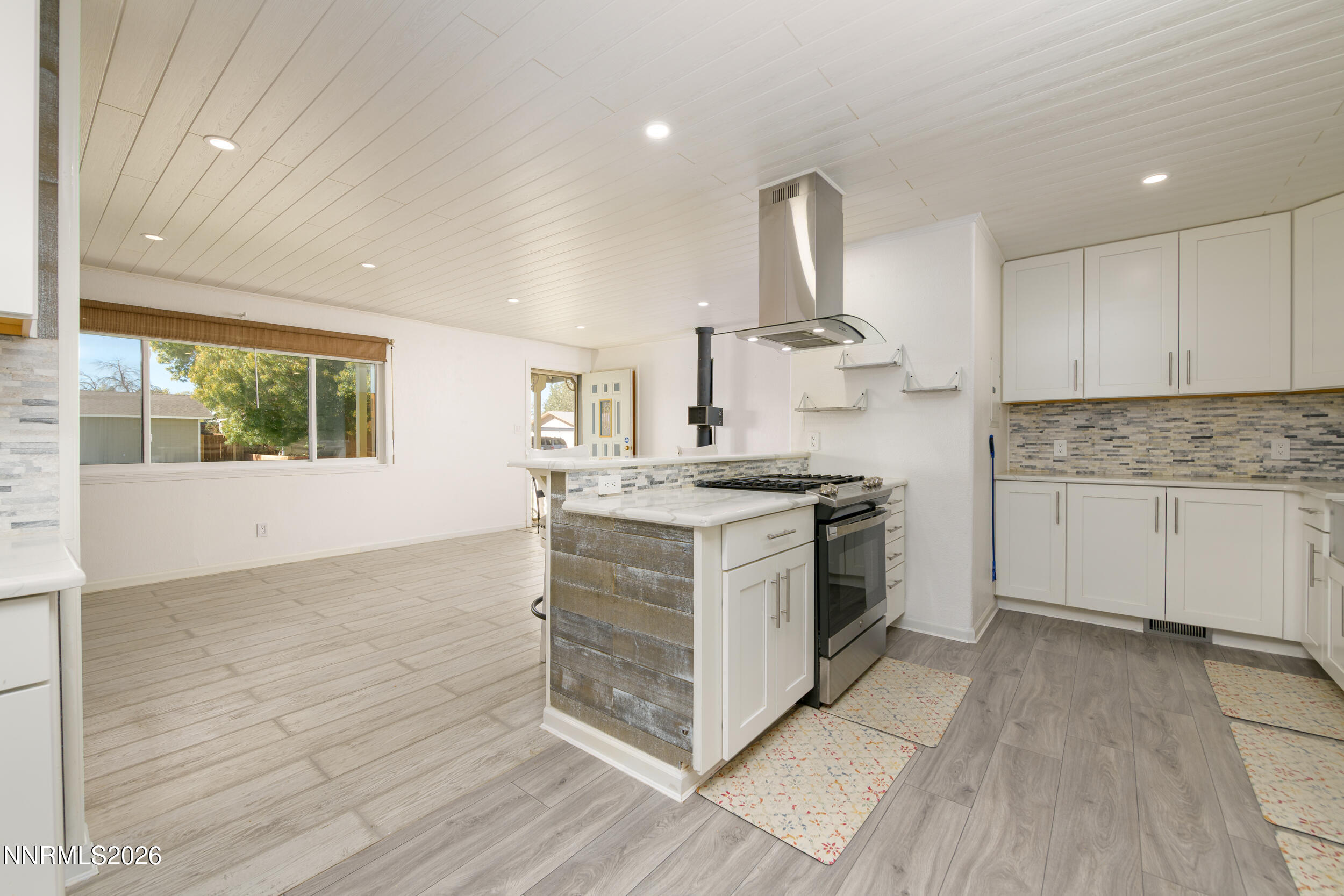 890 Sunset Drive Property Photo 18