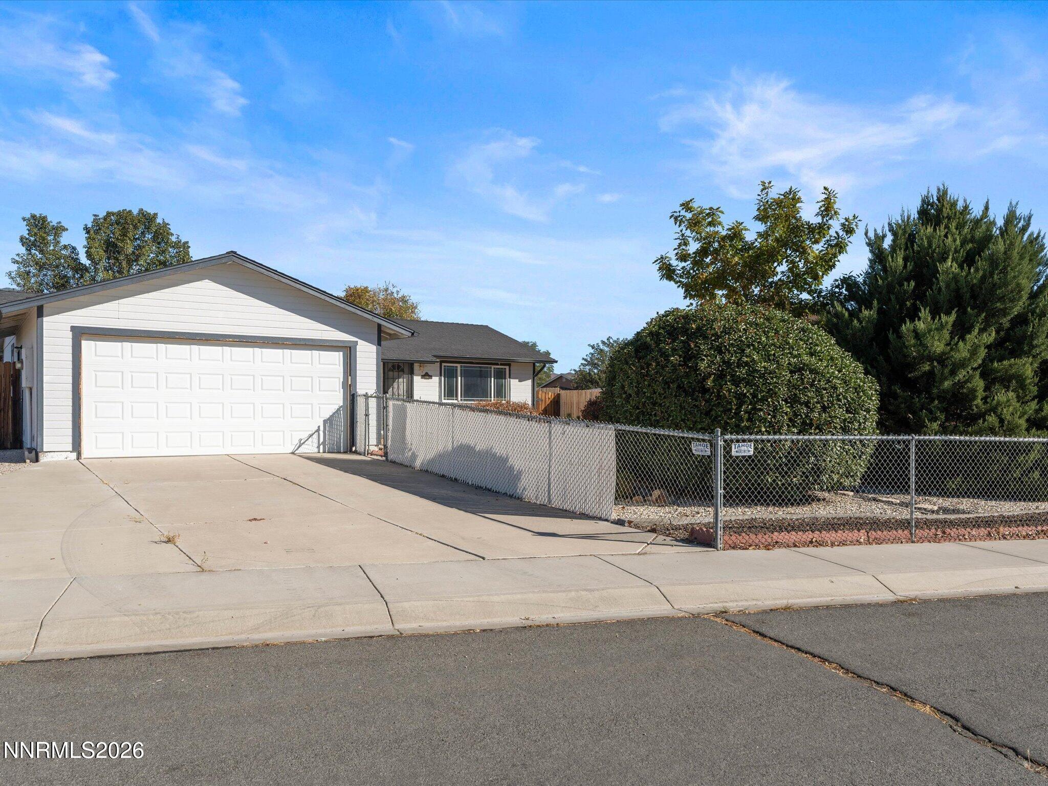 196 Gordon Lane Property Photo 2