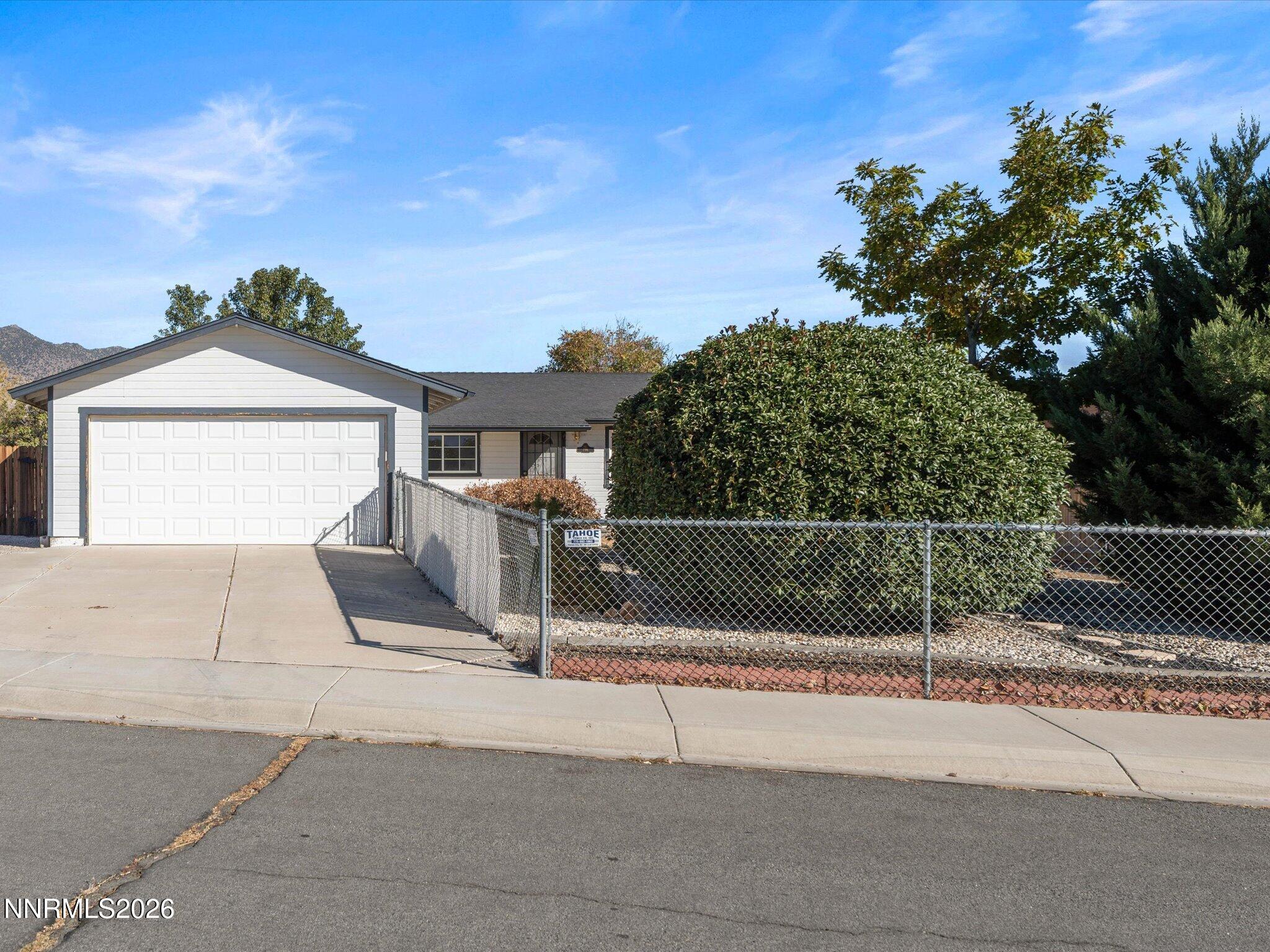 196 Gordon Lane Property Photo 3