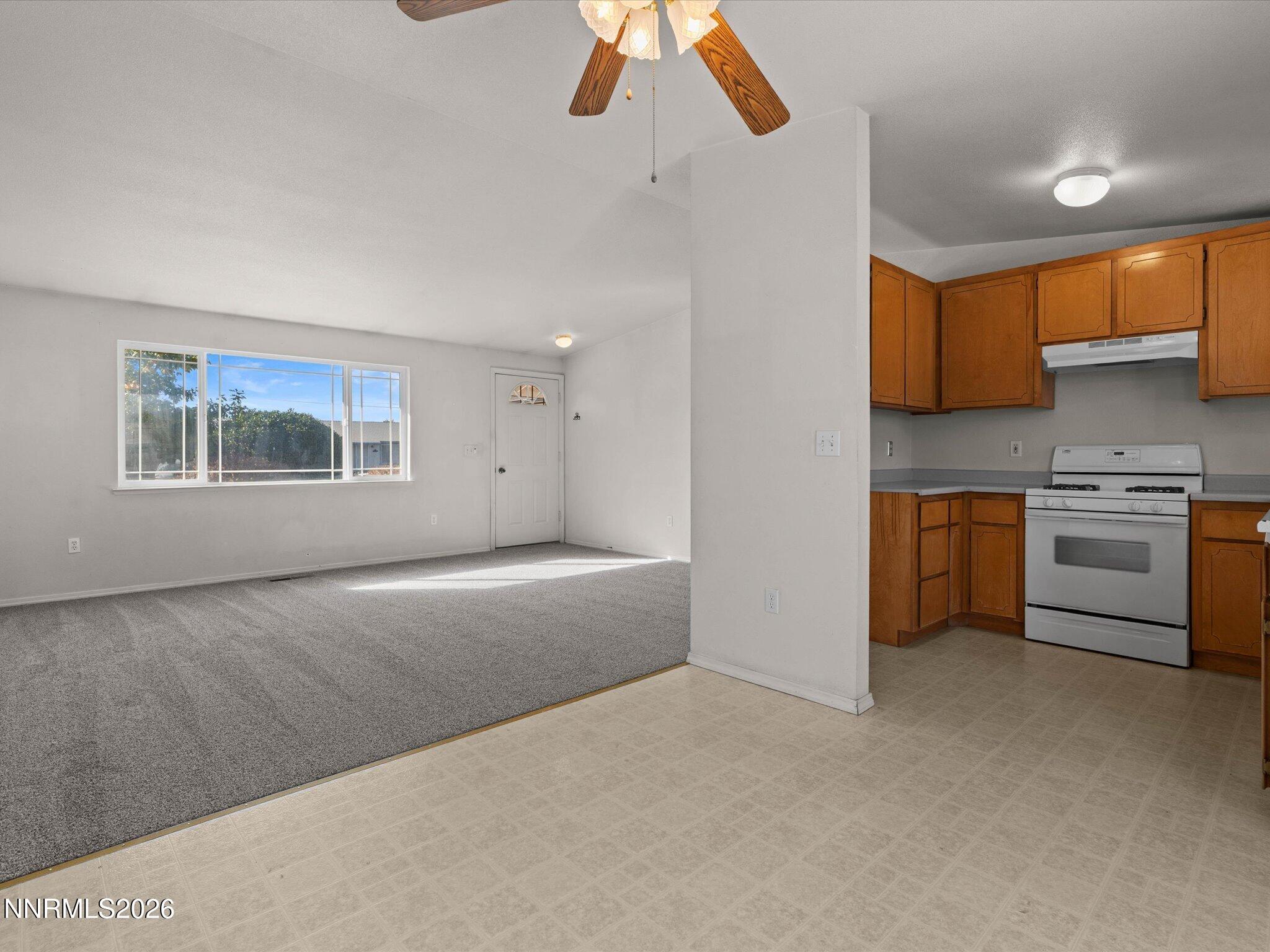 196 Gordon Lane Property Photo 10