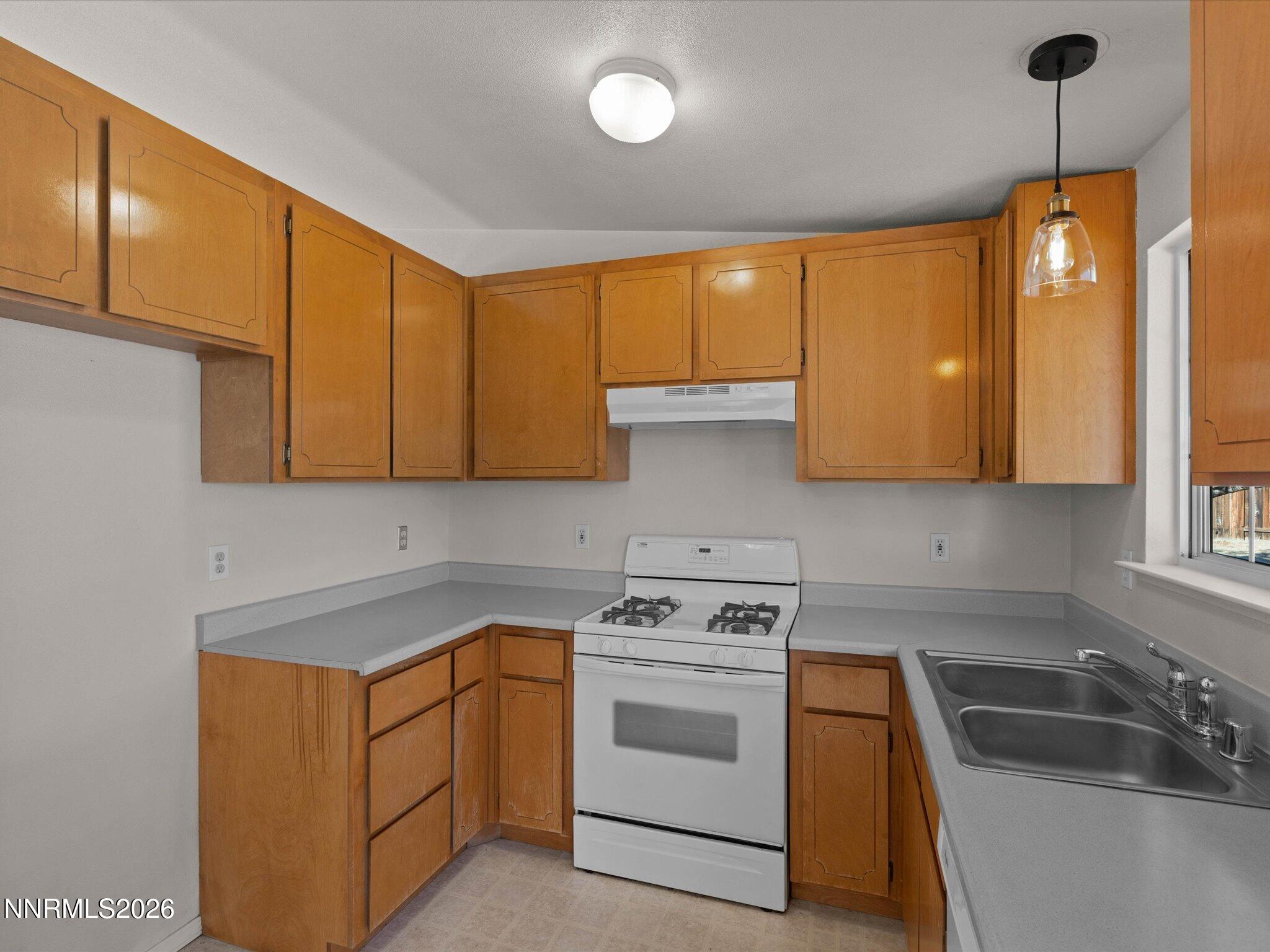 196 Gordon Lane Property Photo 13